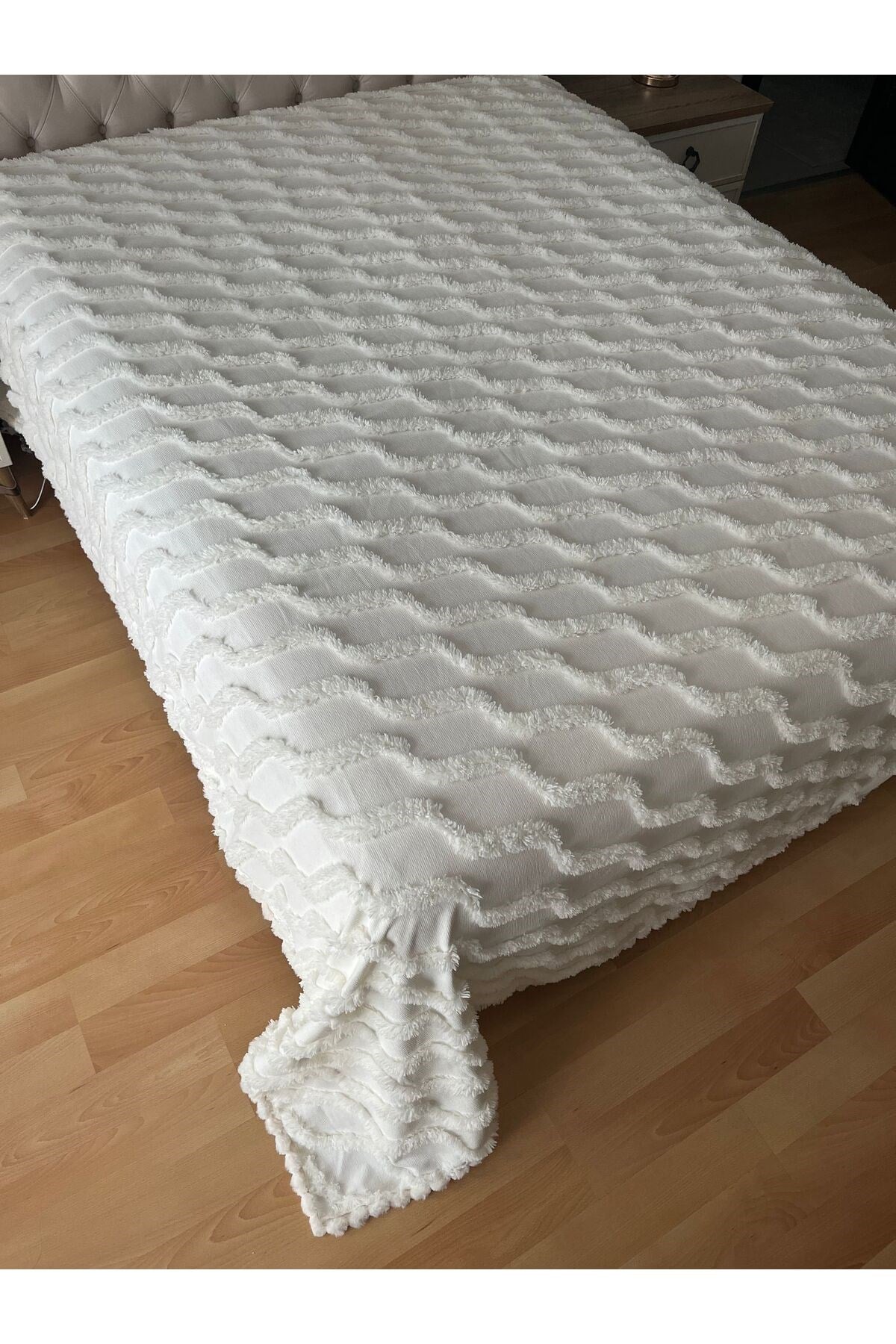 Ponpon Detaylı Çift Kişilik Pamuklu Yatak Örtüsü Pike 240 x 260 - 1 Adet