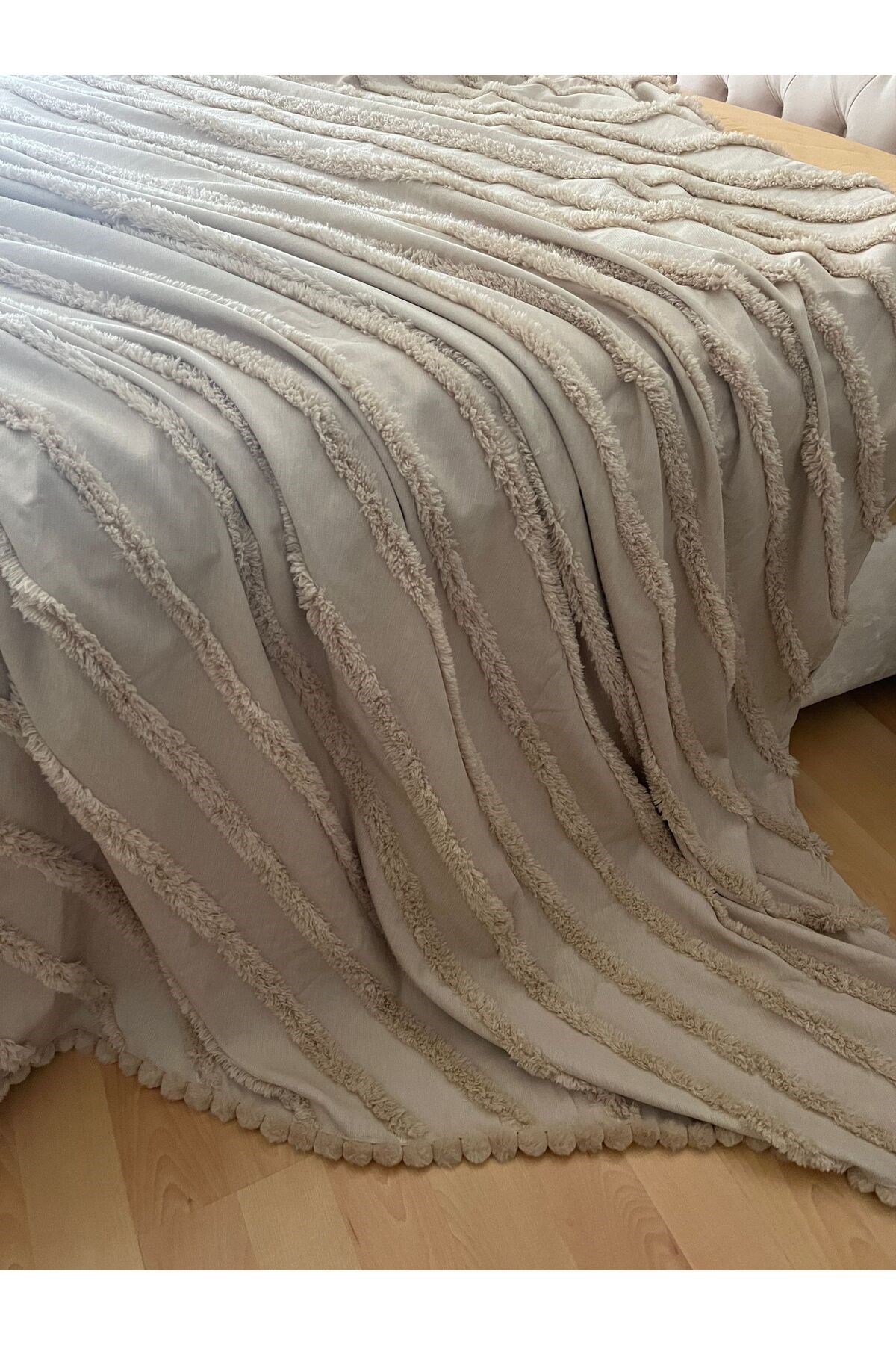 Ponpon Detaylı Çift Kişilik Pamuklu Yatak Örtüsü Pike 240 x 260 - 1 Adet
