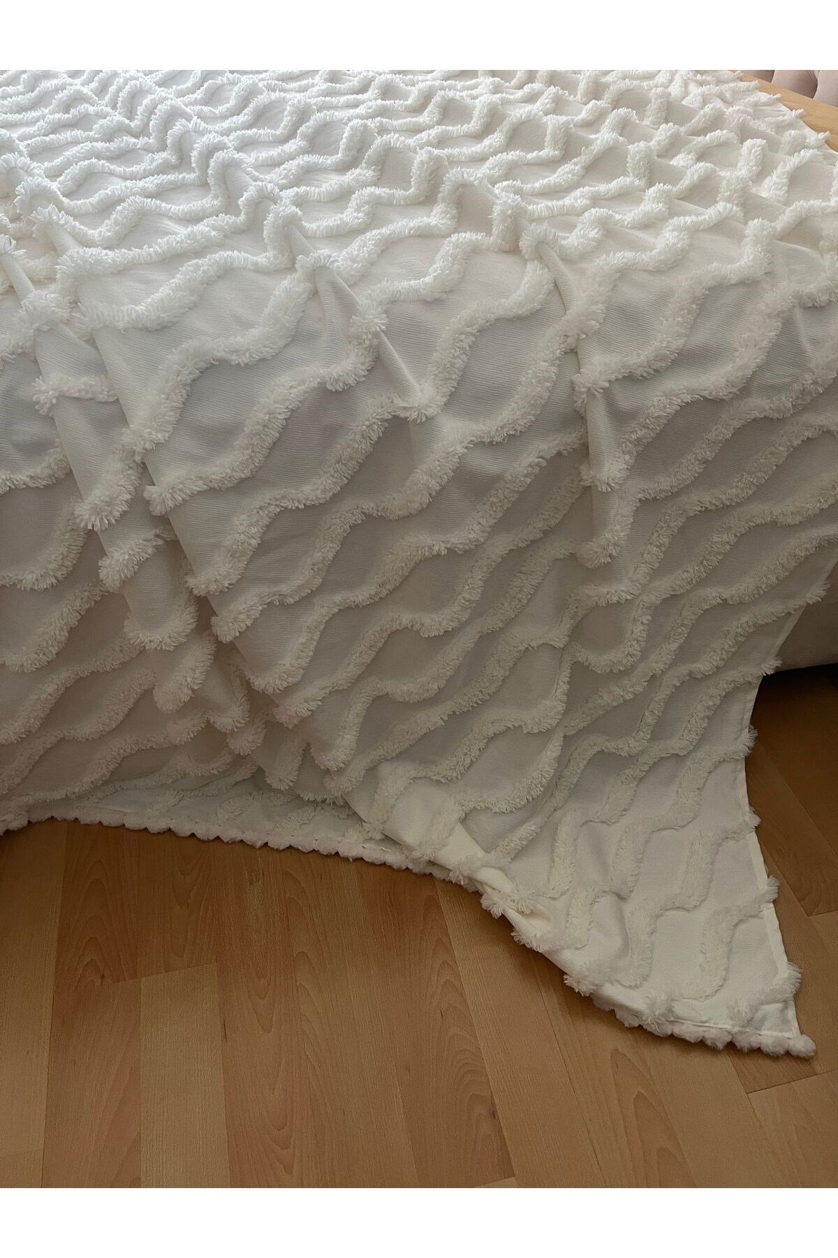 Ponpon Detaylı Çift Kişilik Pamuklu Yatak Örtüsü Pike 240 x 260 - 1 Adet