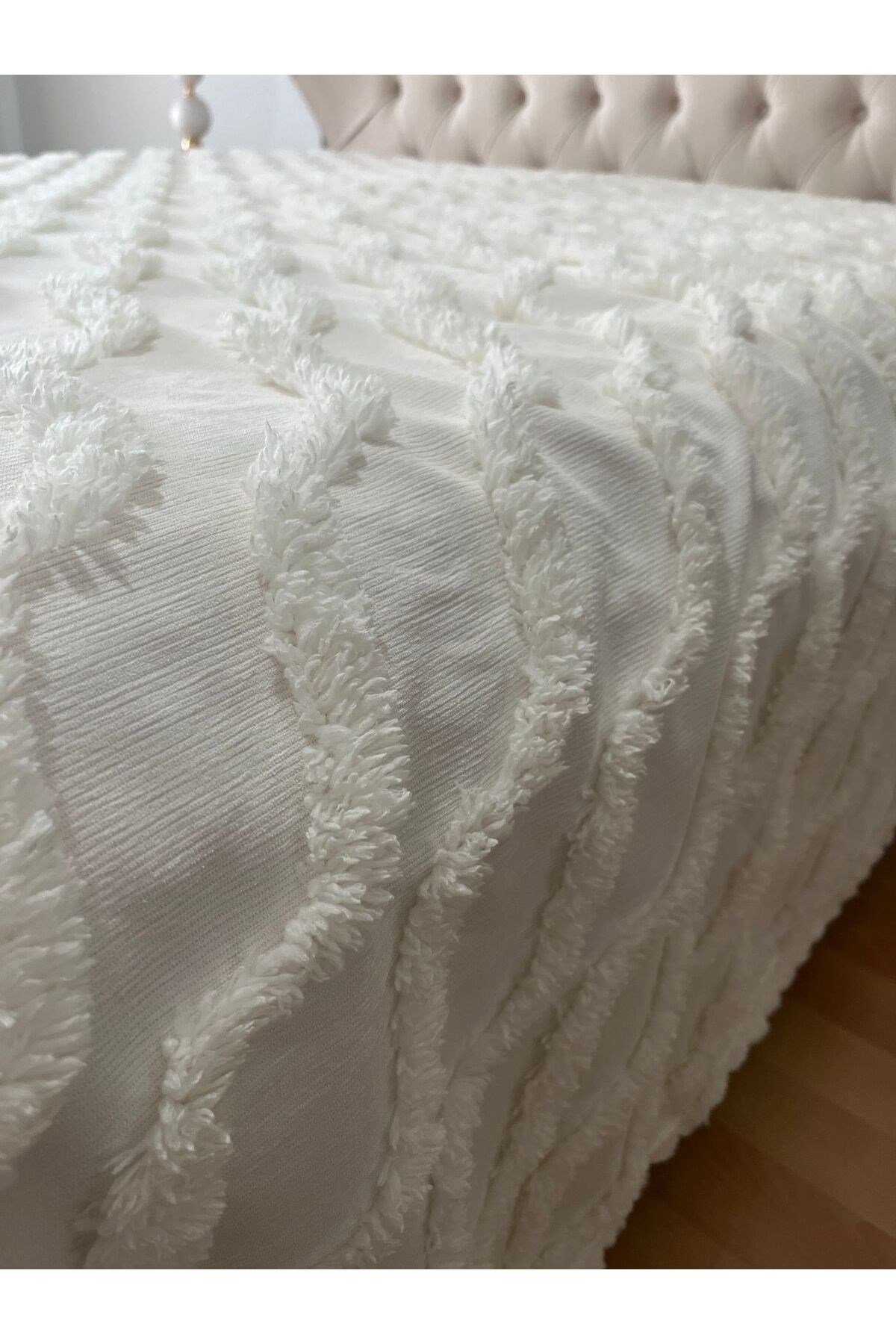 Ponpon Detaylı Çift Kişilik Pamuklu Yatak Örtüsü Pike 240 x 260 - 1 Adet