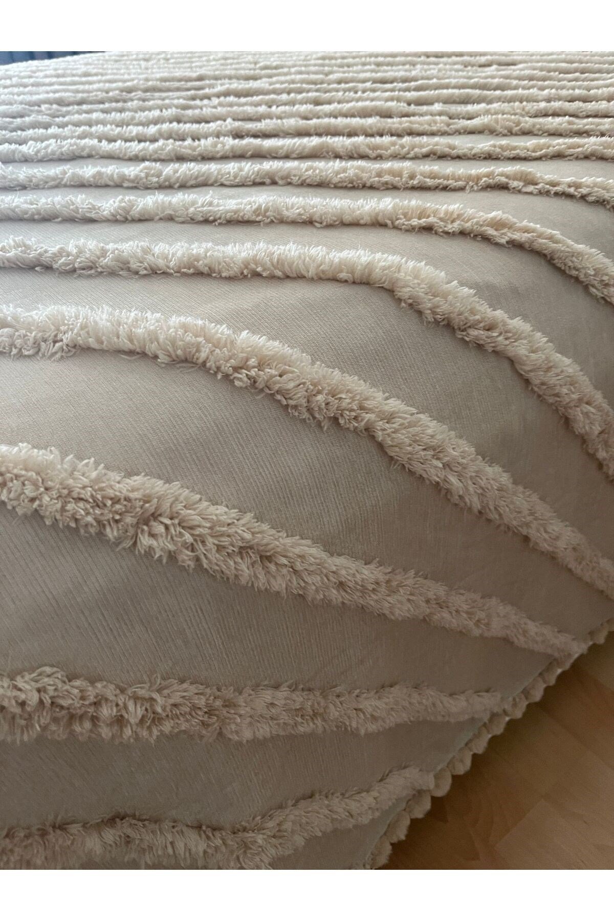 Ponpon Detaylı Çift Kişilik Pamuklu Yatak Örtüsü Pike 240 x 260 - 1 Adet