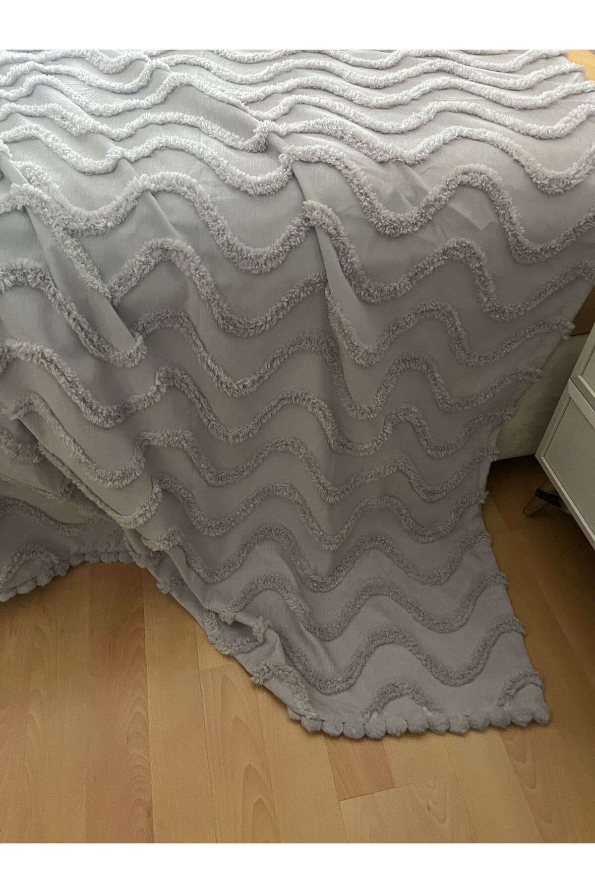 Ponpon Detaylı Çift Kişilik Pamuklu Yatak Örtüsü Pike 240 x 260 - 1 Adet