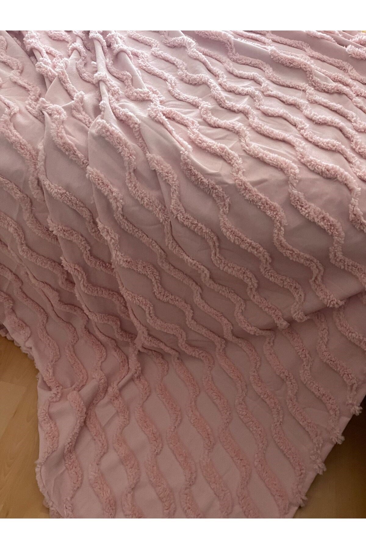 Ponpon Detaylı Çift Kişilik Pamuklu Yatak Örtüsü Pike 240 x 260 - 1 Adet