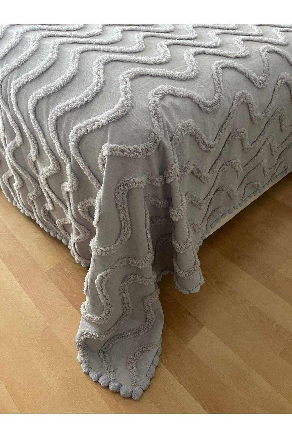 Ponpon Detaylı Çift Kişilik Pamuklu Yatak Örtüsü Pike 240 x 260 - 1 Adet