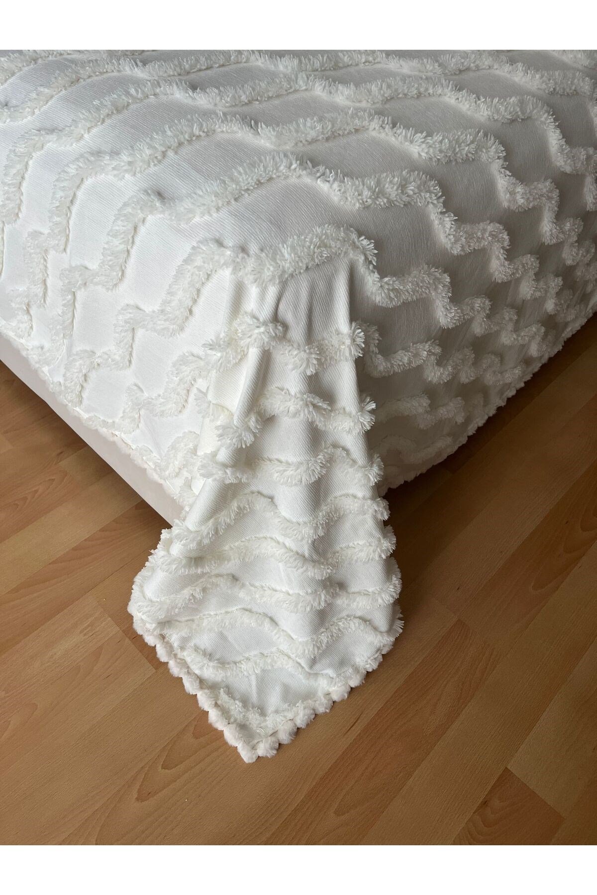 Ponpon Detaylı Çift Kişilik Pamuklu Yatak Örtüsü Pike 240 x 260 - 1 Adet