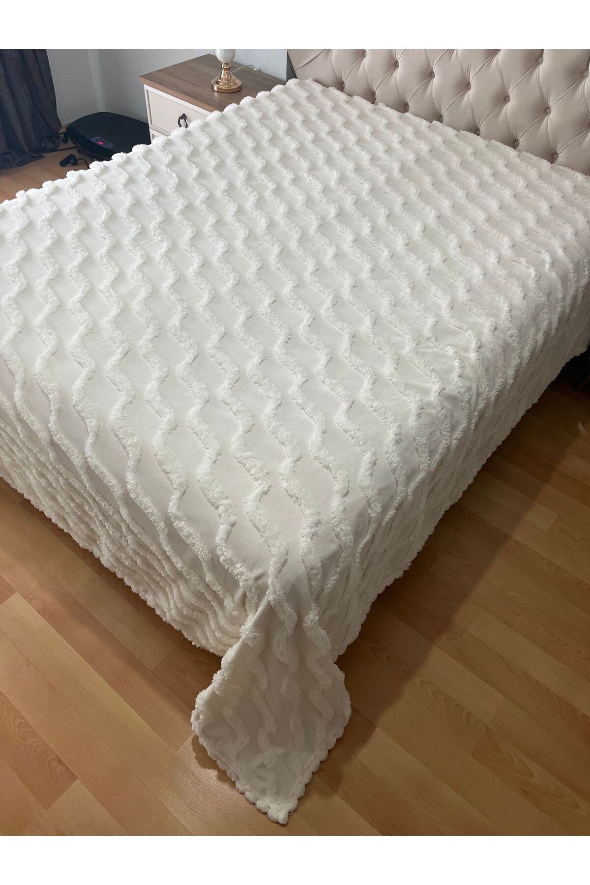 Ponpon Detaylı Çift Kişilik Pamuklu Yatak Örtüsü Pike 240 x 260 - 1 Adet