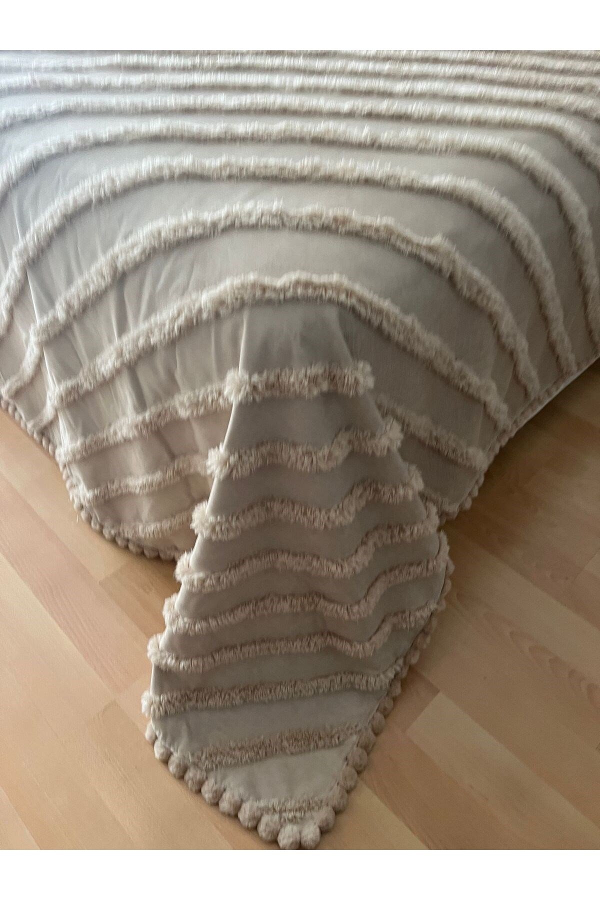 Ponpon Detaylı Çift Kişilik Pamuklu Yatak Örtüsü Pike 240 x 260 - 1 Adet