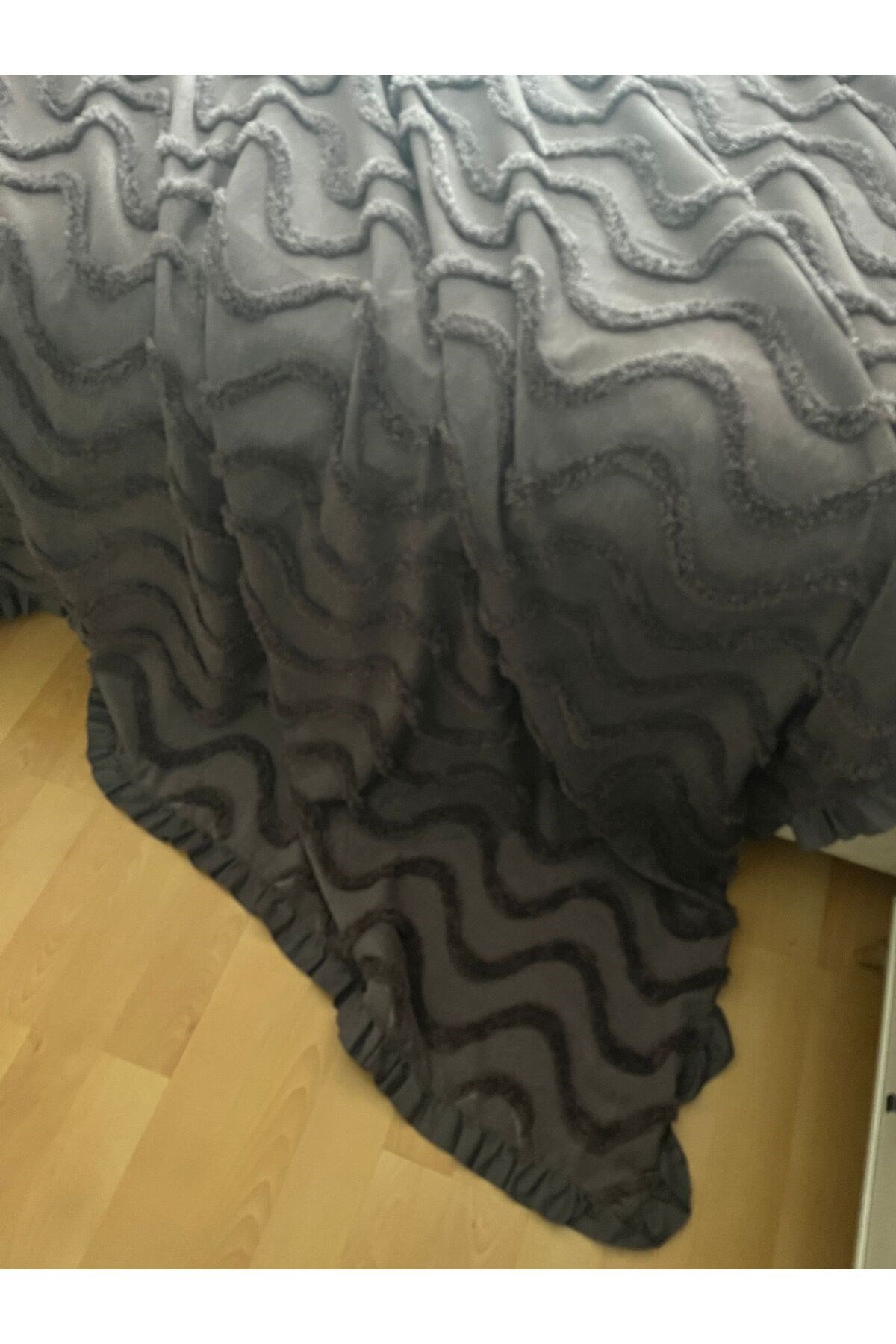 Ponpon Detaylı Çift Kişilik Pamuklu Yatak Örtüsü Pike 240 x 260 - 1 Adet