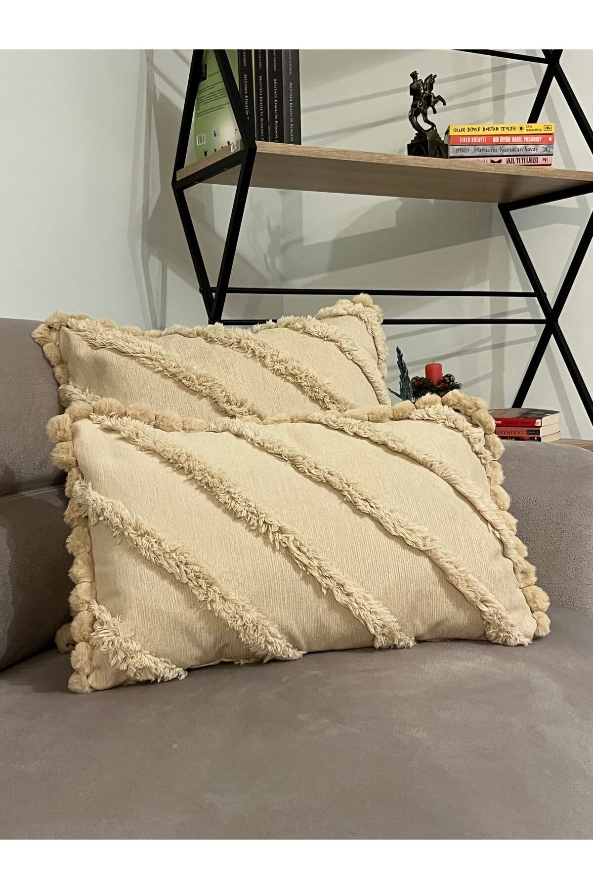 Ponpon Detaylı Dekoratif Kırlent Kılıfı (Dolgusuz) 2 Adet
