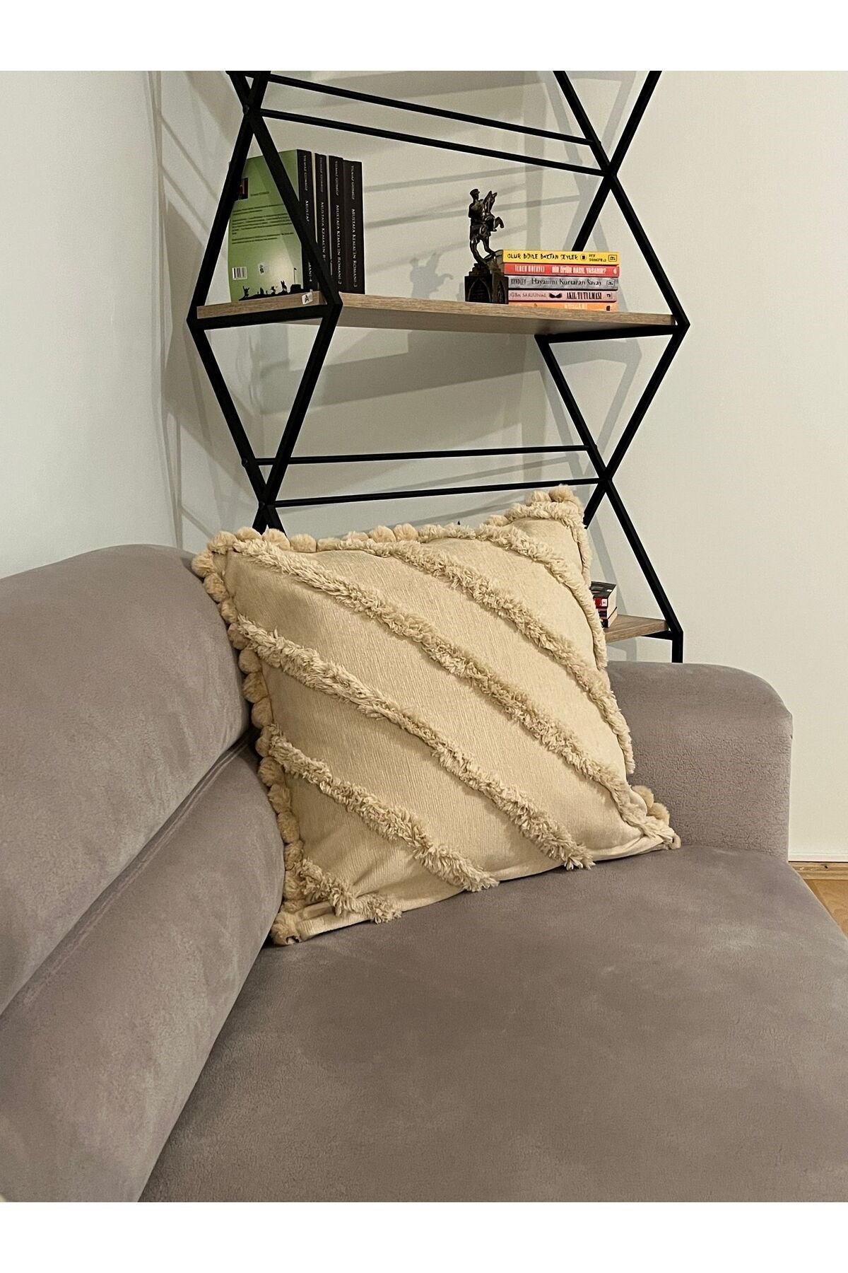 Ponpon Detaylı Dekoratif Kırlent Kılıfı (Dolgusuz) 2 Adet