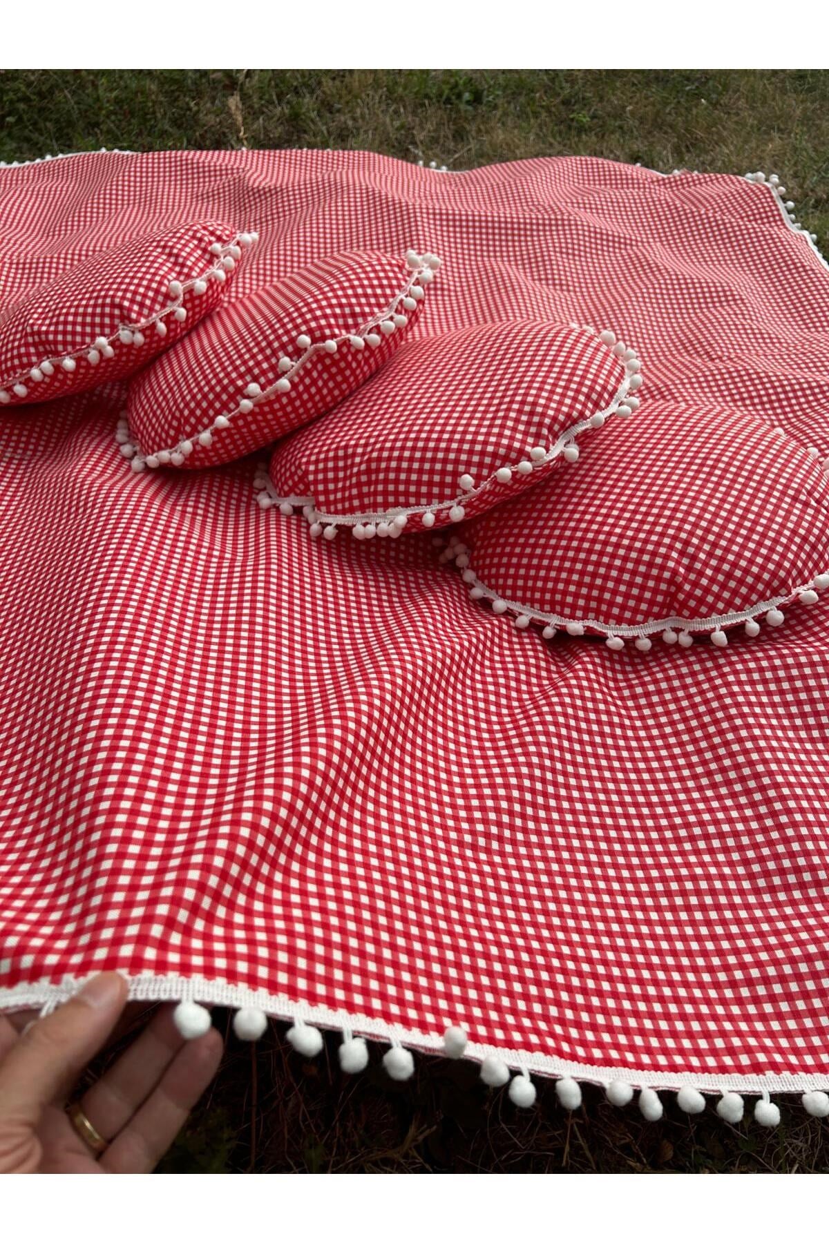Ponponlu Sıvı Geçirmez Keten Masa Piknik Örtüsü 170 x 170 , 4 Yuvarlak Minder