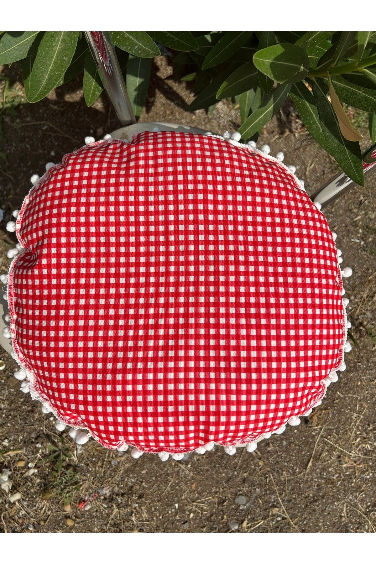 Ponponlu Sıvı Geçirmez Keten Masa Piknik Örtüsü 170 x 170 , 4 Yuvarlak Minder