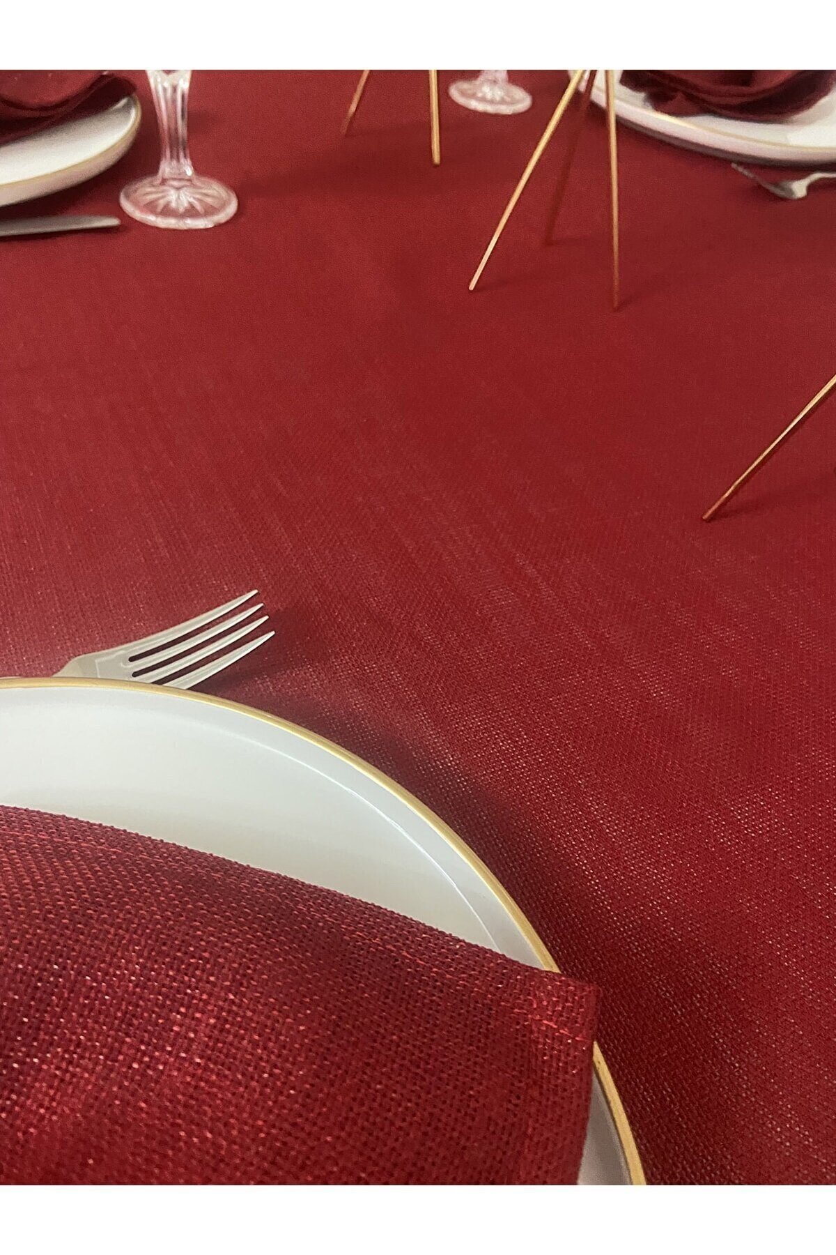Simli Dertsiz Oval Masa Örtüsü 150 x 270