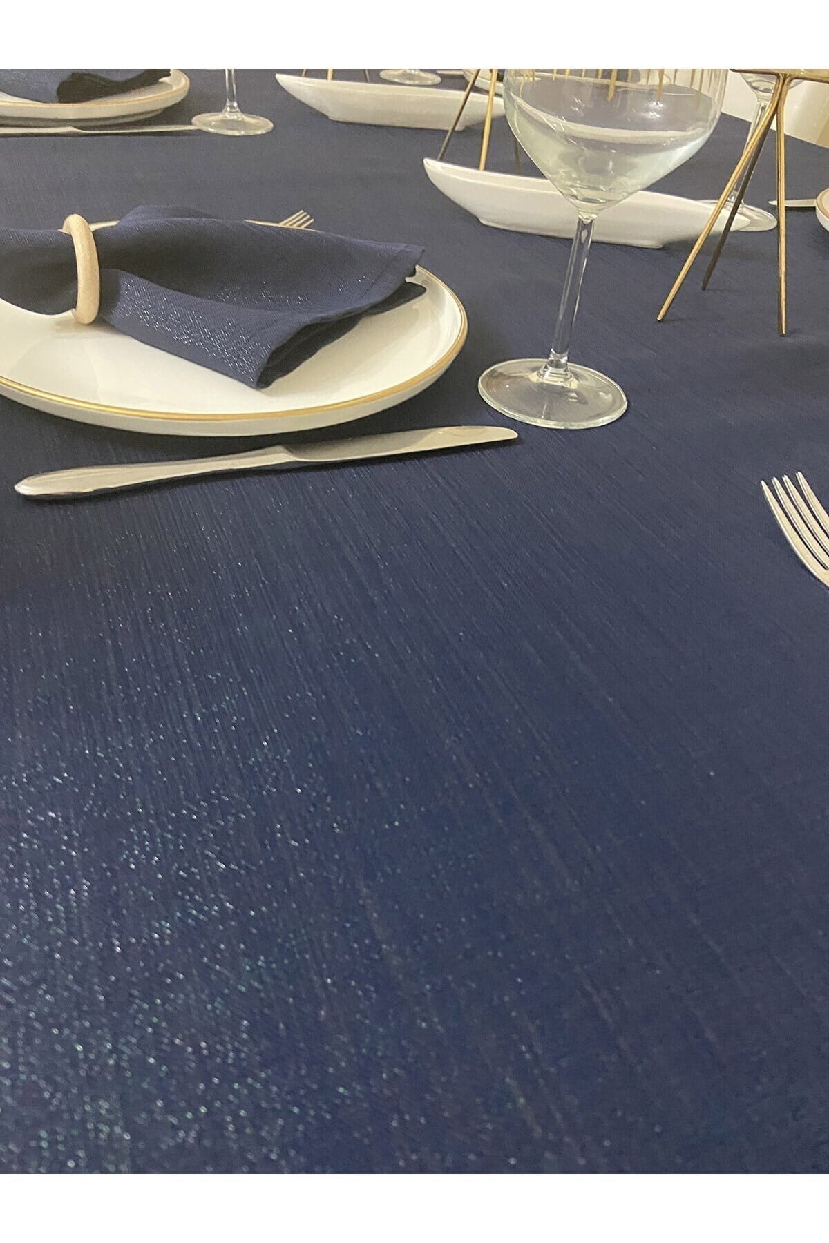 Simli Dertsiz Oval Masa Örtüsü 150 x 270