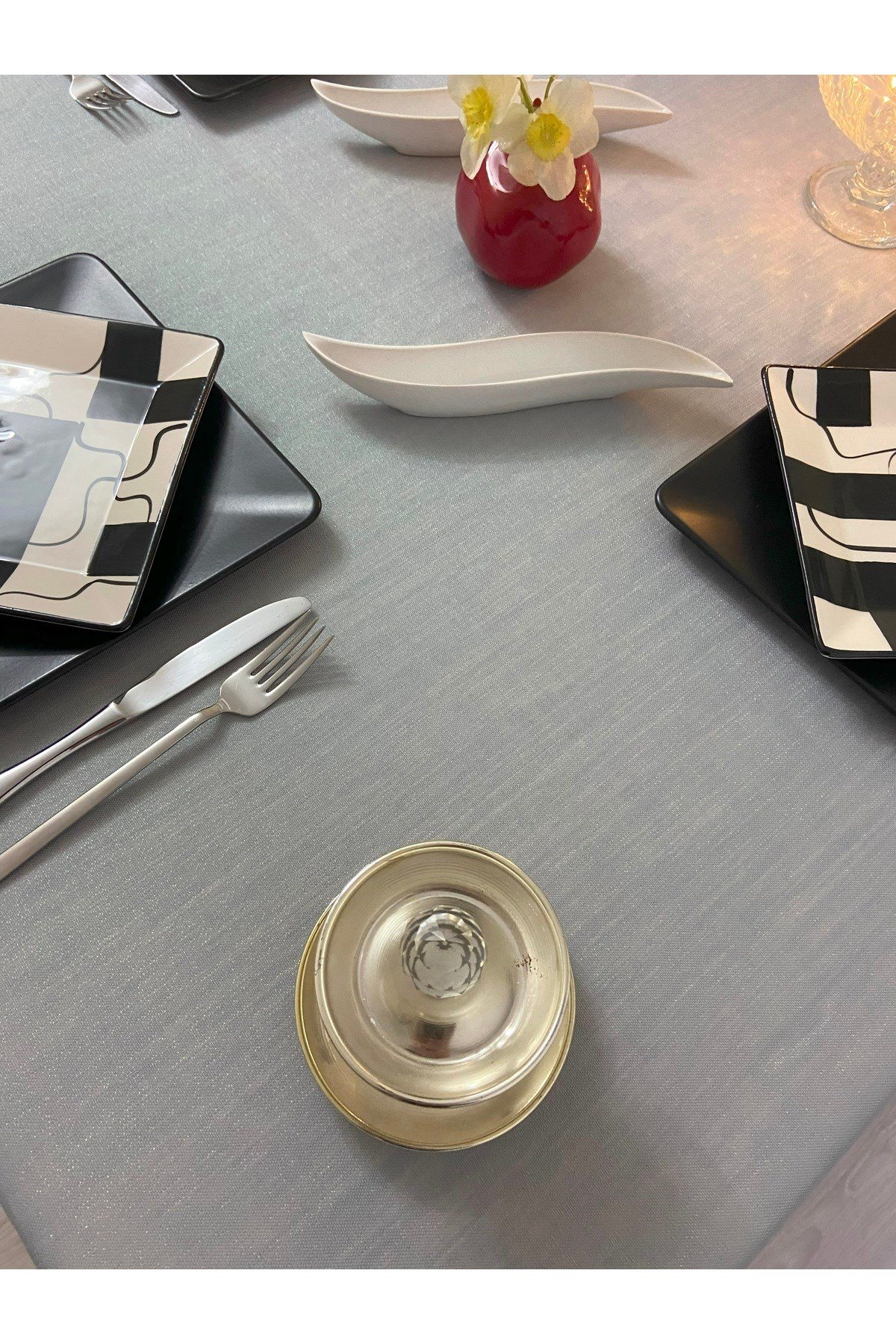 Simli Dertsiz Oval Masa Örtüsü Gri