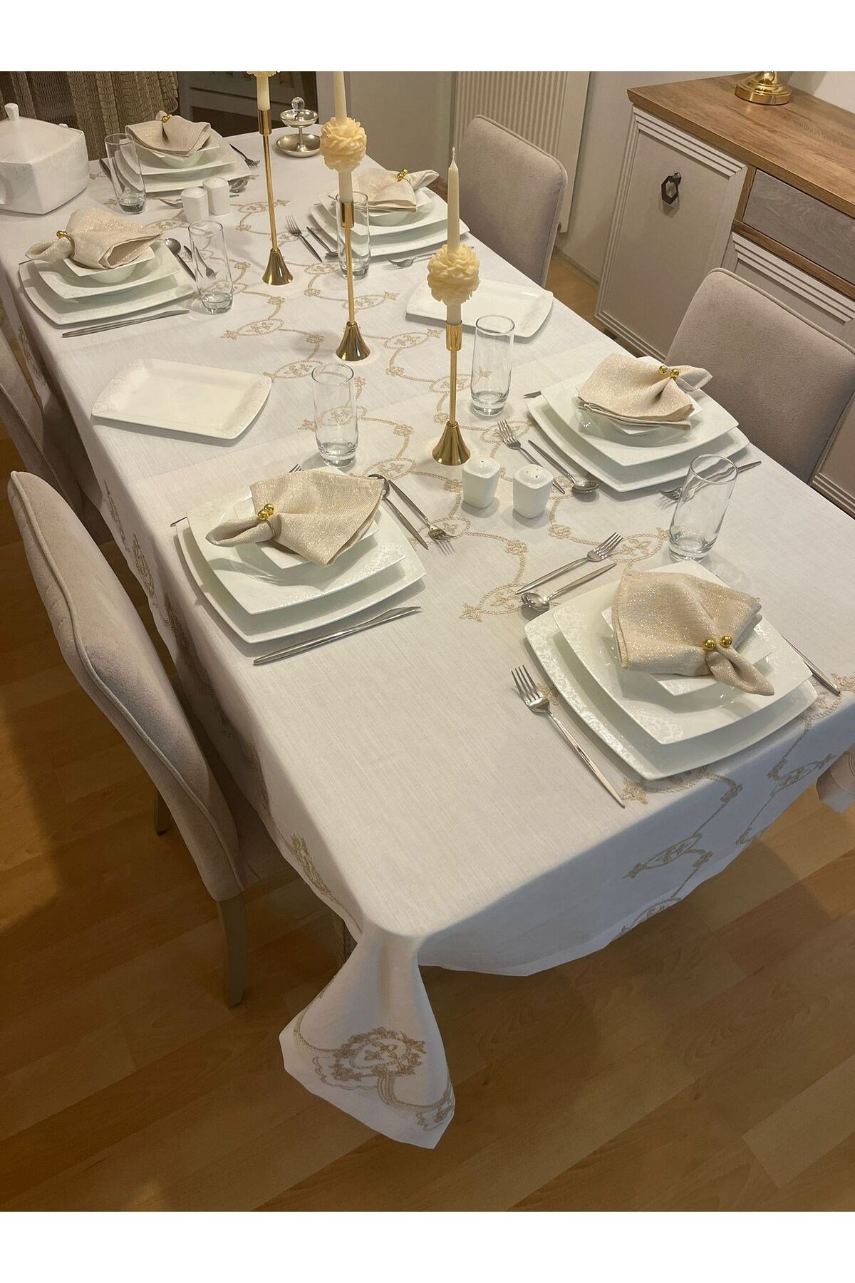 Simli Gold Nakış İşleme Detaylı Dertsiz Masa Örtüsü Kırık Beyaz + 6 Gold Peçete