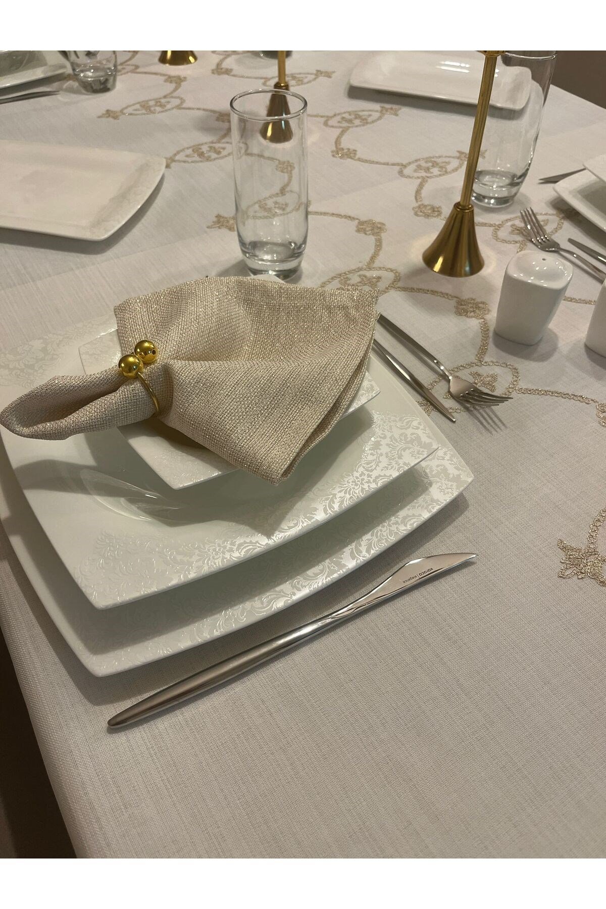 Simli Gold Nakış İşleme Detaylı Dertsiz Masa Örtüsü Kırık Beyaz + 12 Gold Peçete