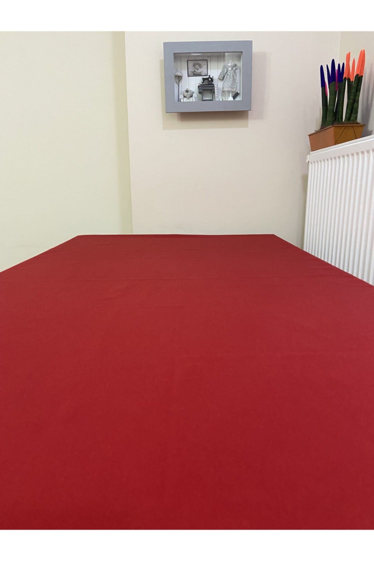 Sıvı Geçirmez Dertsiz Masa Örtüsü Kırmızı