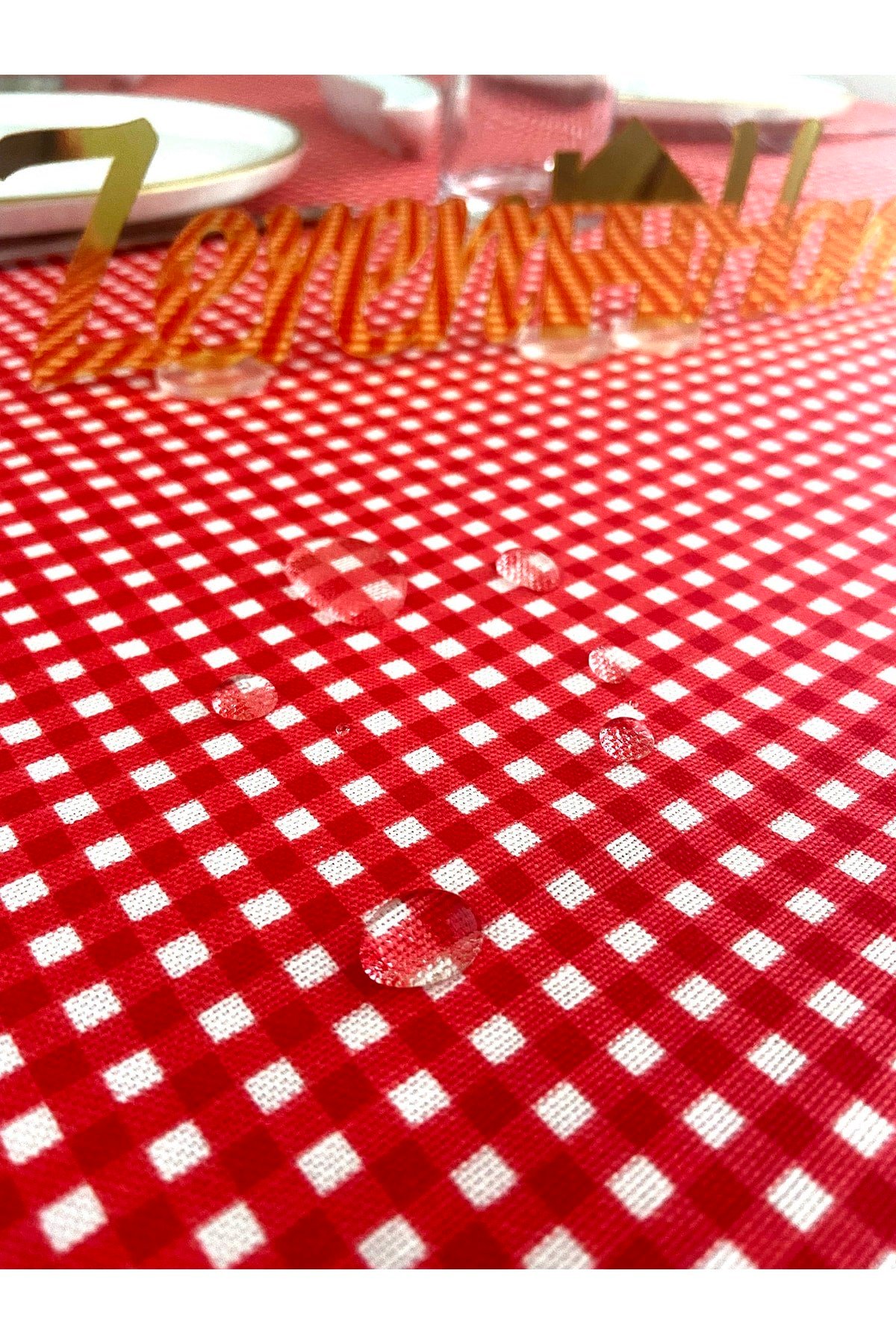 Sıvı Geçirmez Dertsiz Masa Örtüsü Mini Piti Kare Kırmızı