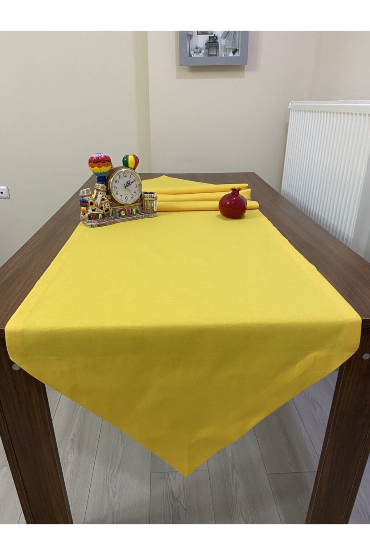 Sıvıya Ve Lekeye Dayanıklı Runner Üçgen - Sarı