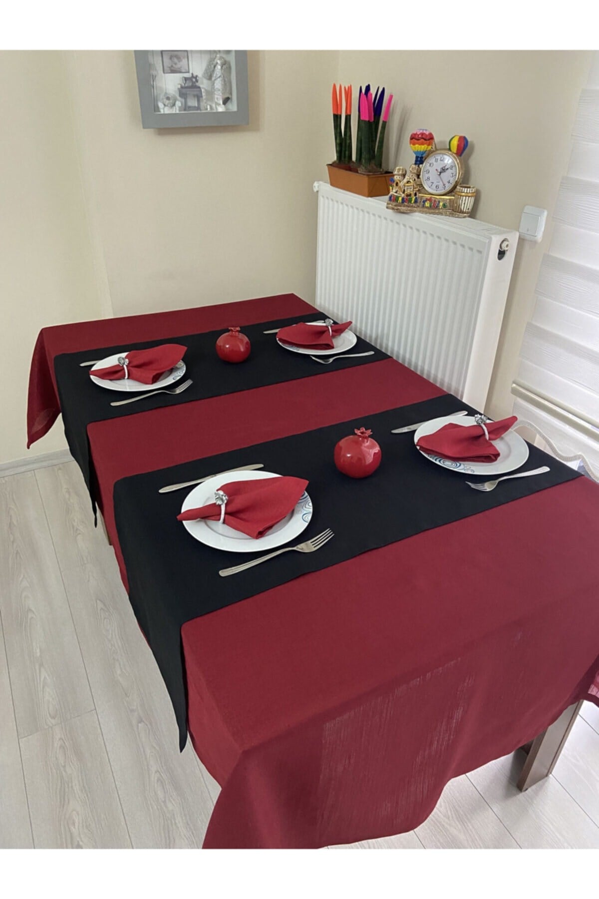 Solid Kırmızı Simli Masa Örtüsü