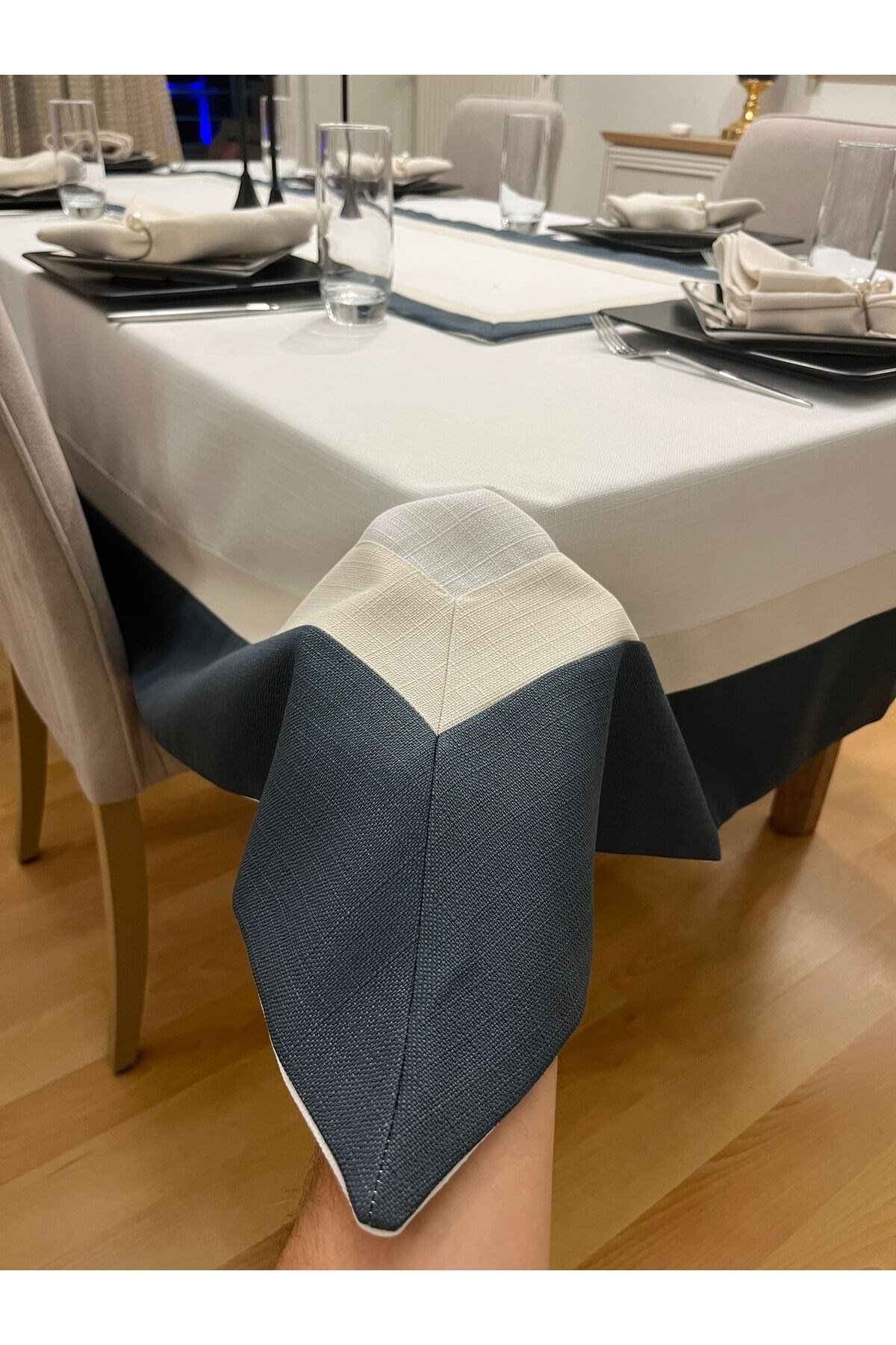 Swan Assos Premium Dertsiz Masa Örtüsü + 12 Peçete