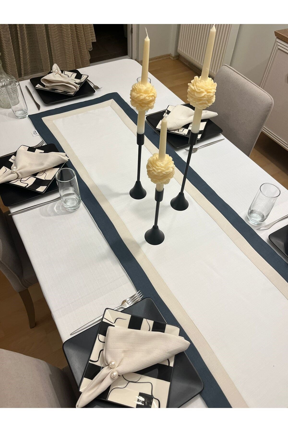 Swan Assos Premium Dertsiz Masa Örtüsü + 12 Peçete