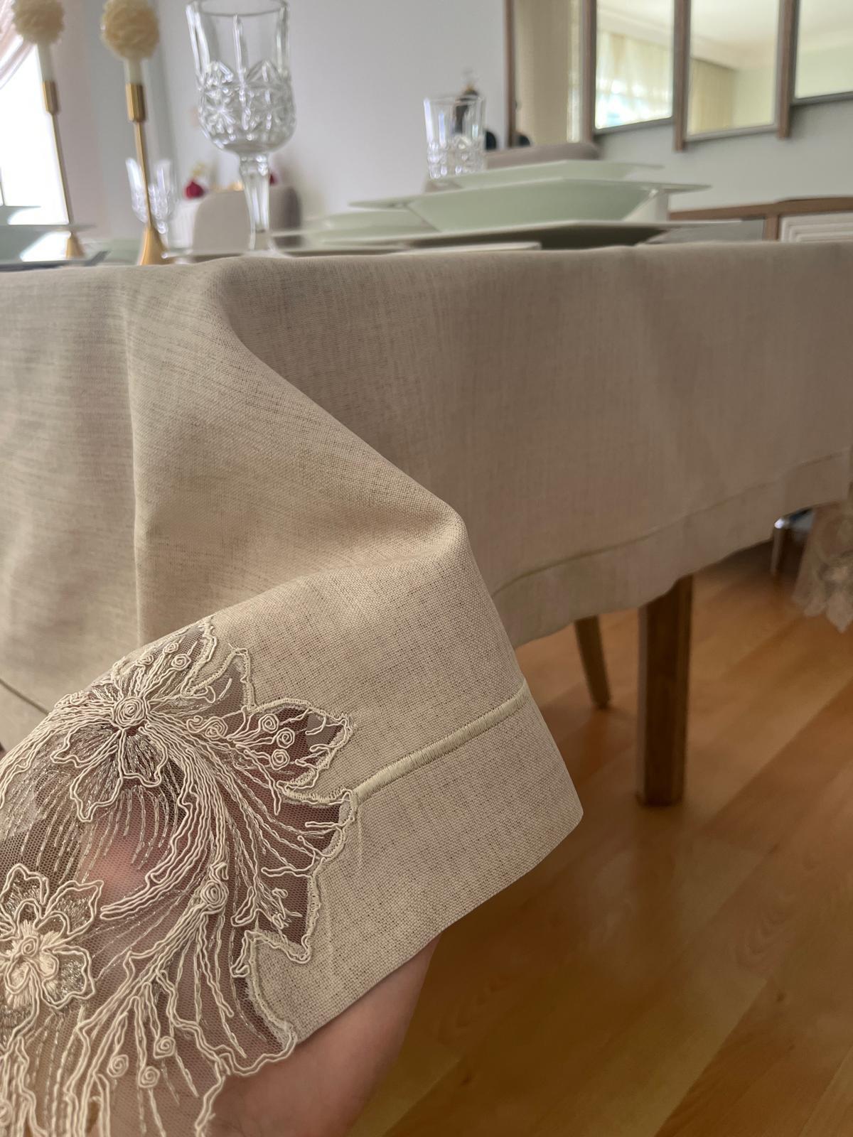 Zeren Home Fransız Dantel ve Piko Sarma Detaylı Dertsiz Çeyiz Salon Masa Örtüsü Kapuçino
