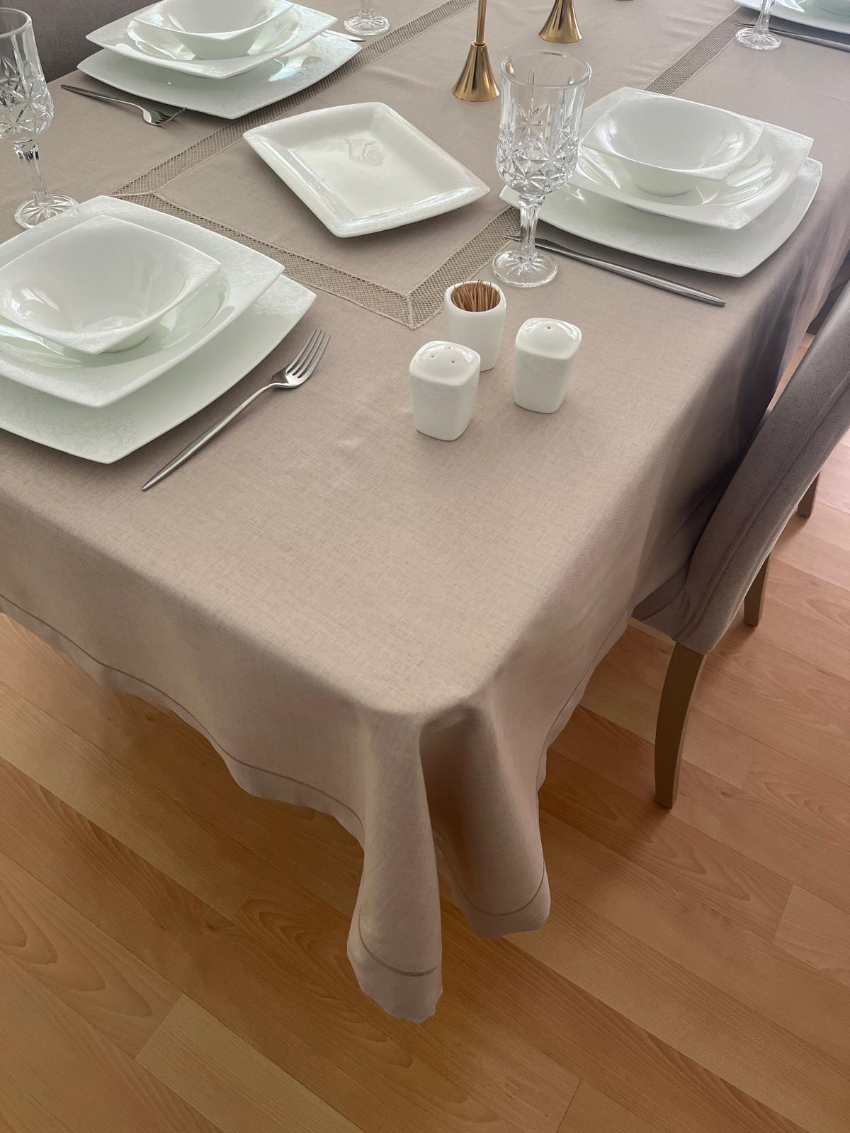 Zeren Home Fransız Dantel ve Piko Sarma Detaylı Dertsiz Çeyiz Salon Masa Örtüsü Kapuçino