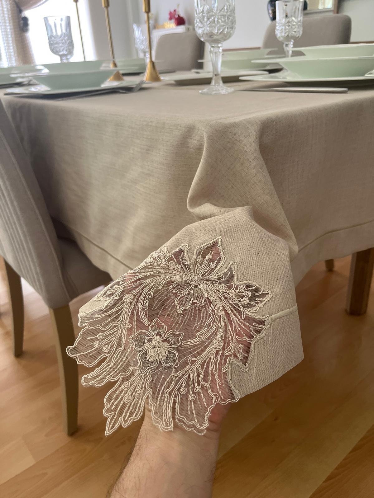 Zeren Home Fransız Dantel ve Piko Sarma Detaylı Dertsiz Çeyiz Salon Masa Örtüsü Kapuçino