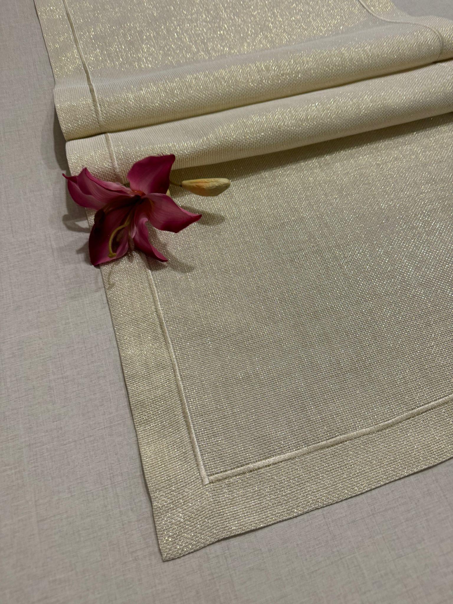 Zeren Home Piko İşlemeli Keten Görünümlü Simli Linen Gold Runner 40x150