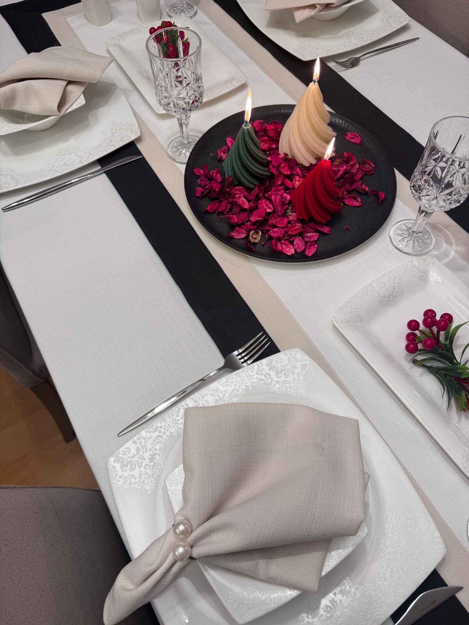Zeren Home Swan Assos Premium Dertsiz Masa Örtüsü 14 Parça Takım Antrasit
