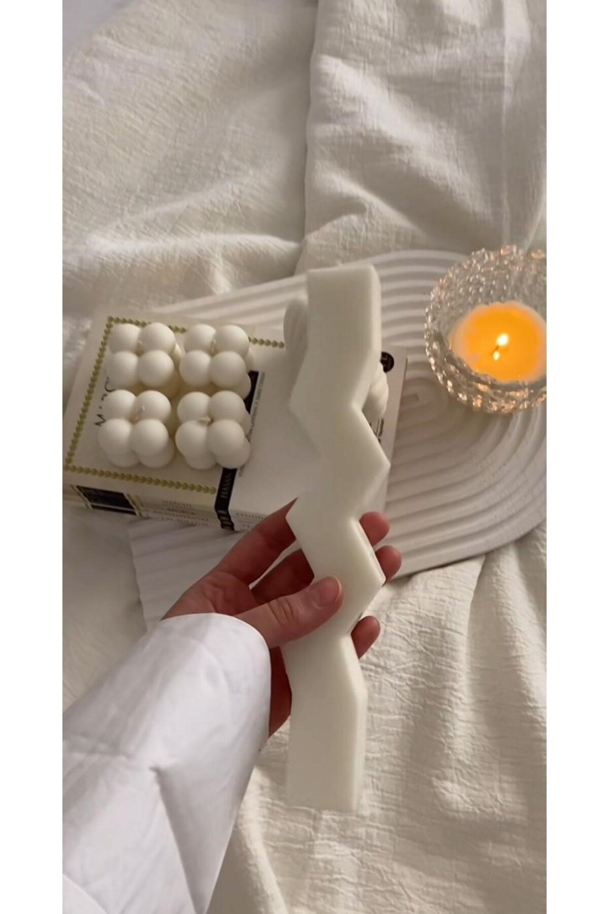 Zigzag Şekilli Dalga Model Dekoratif Mum 1 adet (renk seçimi yapın)