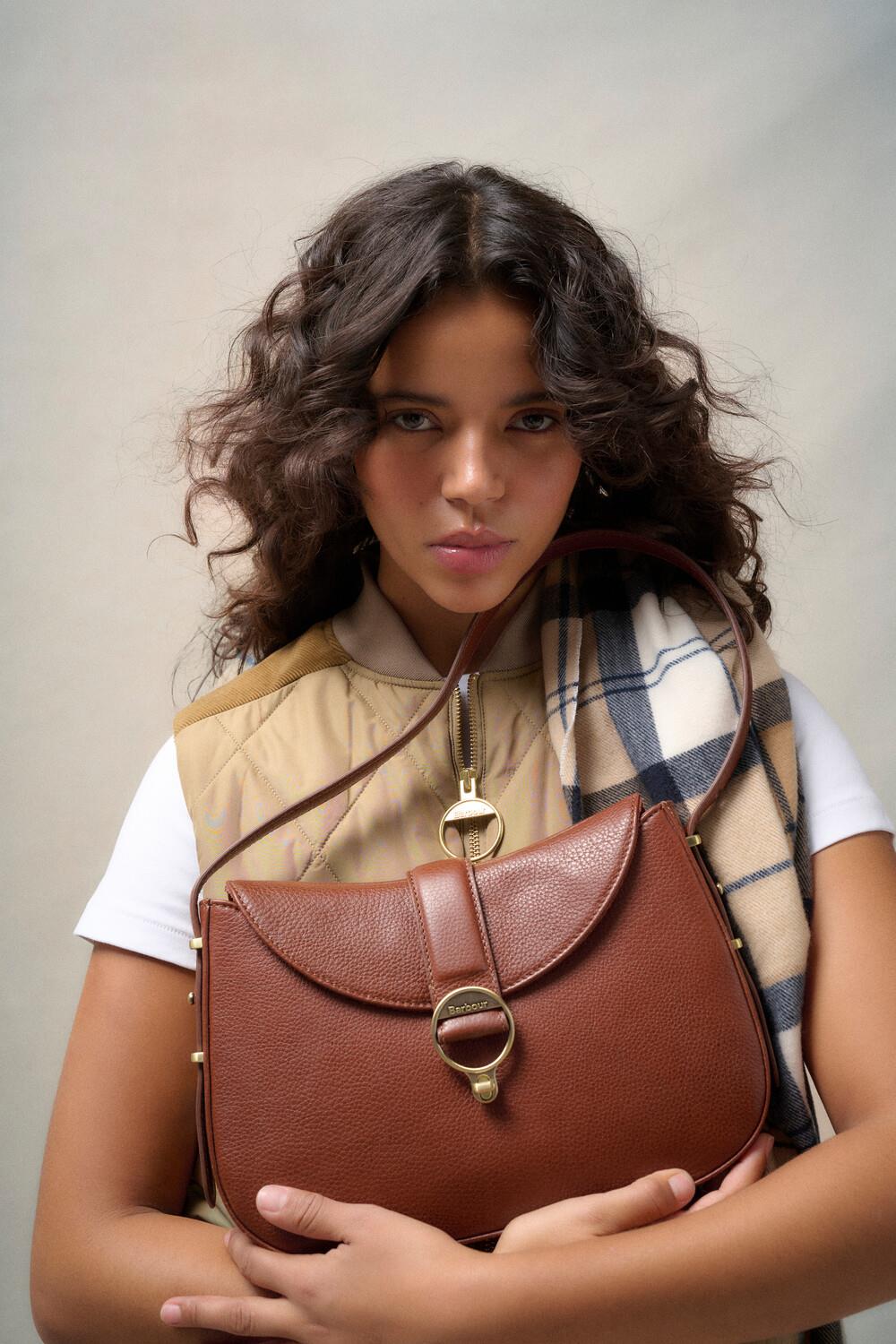 Barbour Alder Deri Kol Çantasıı