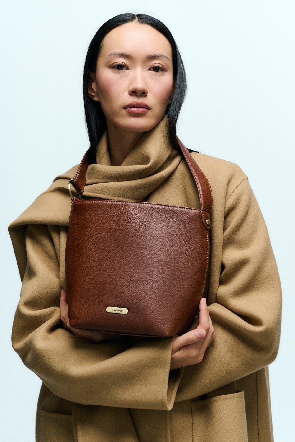 Barbour Cedar Deri Bucket Çanta