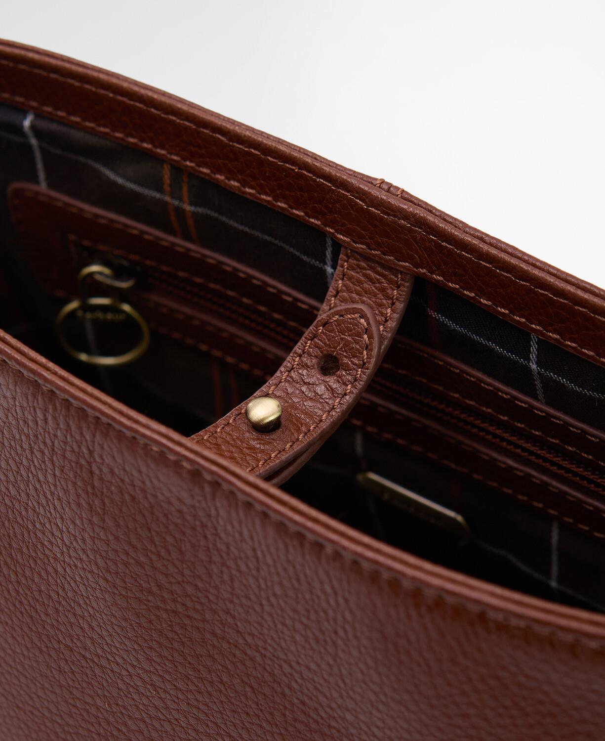 Barbour Cedar Deri Bucket Çanta
