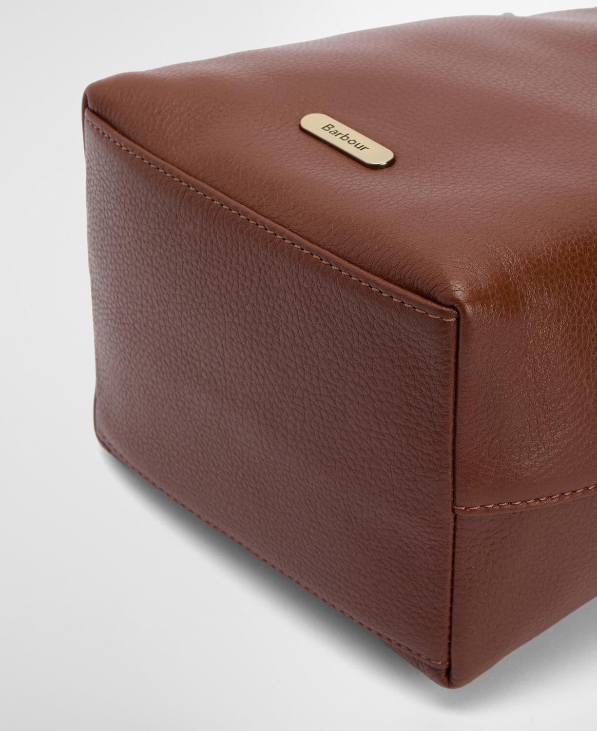 Barbour Cedar Deri Bucket Çanta