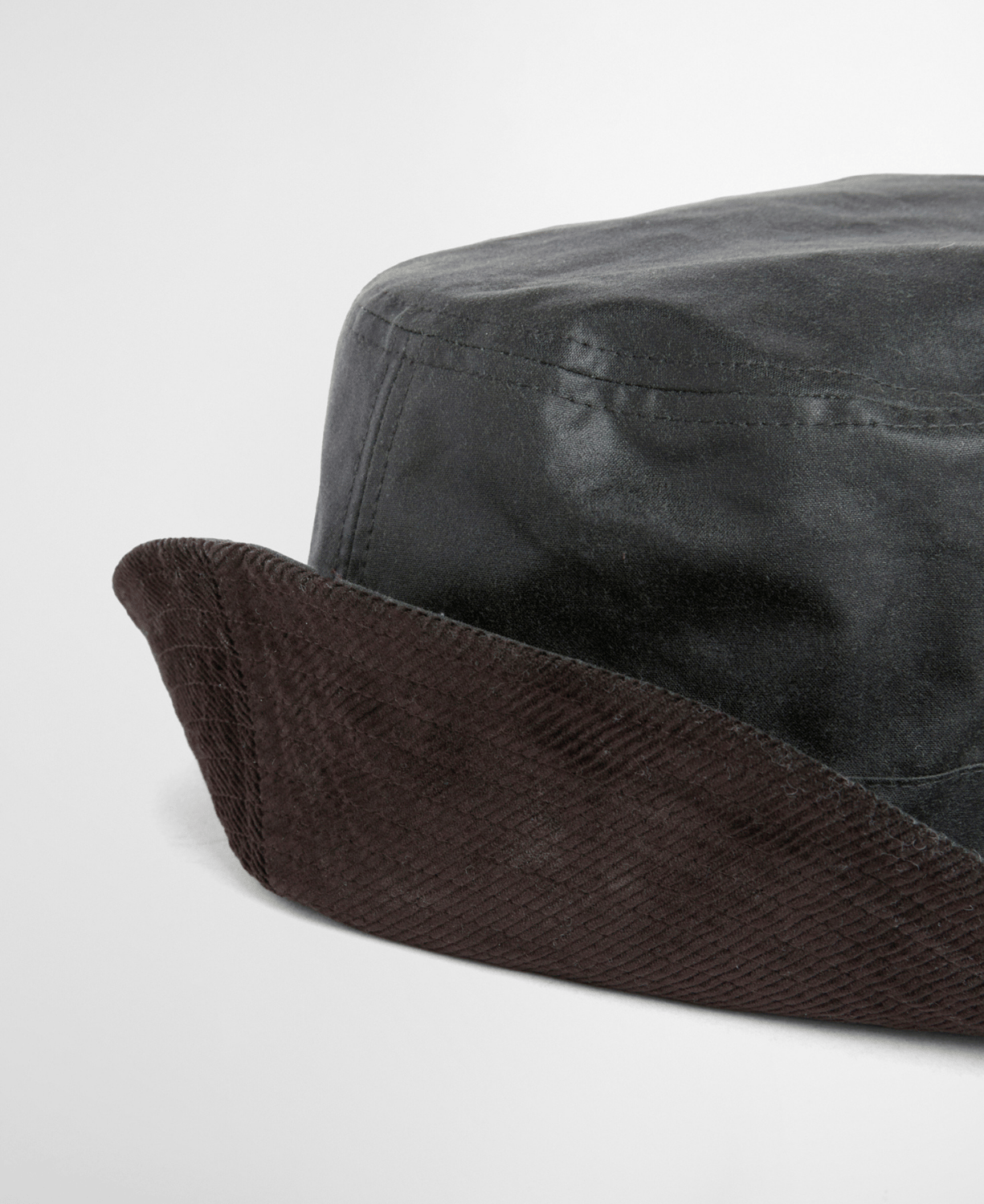 Barbour x A.P.C. Yağlı Bucket Şapka