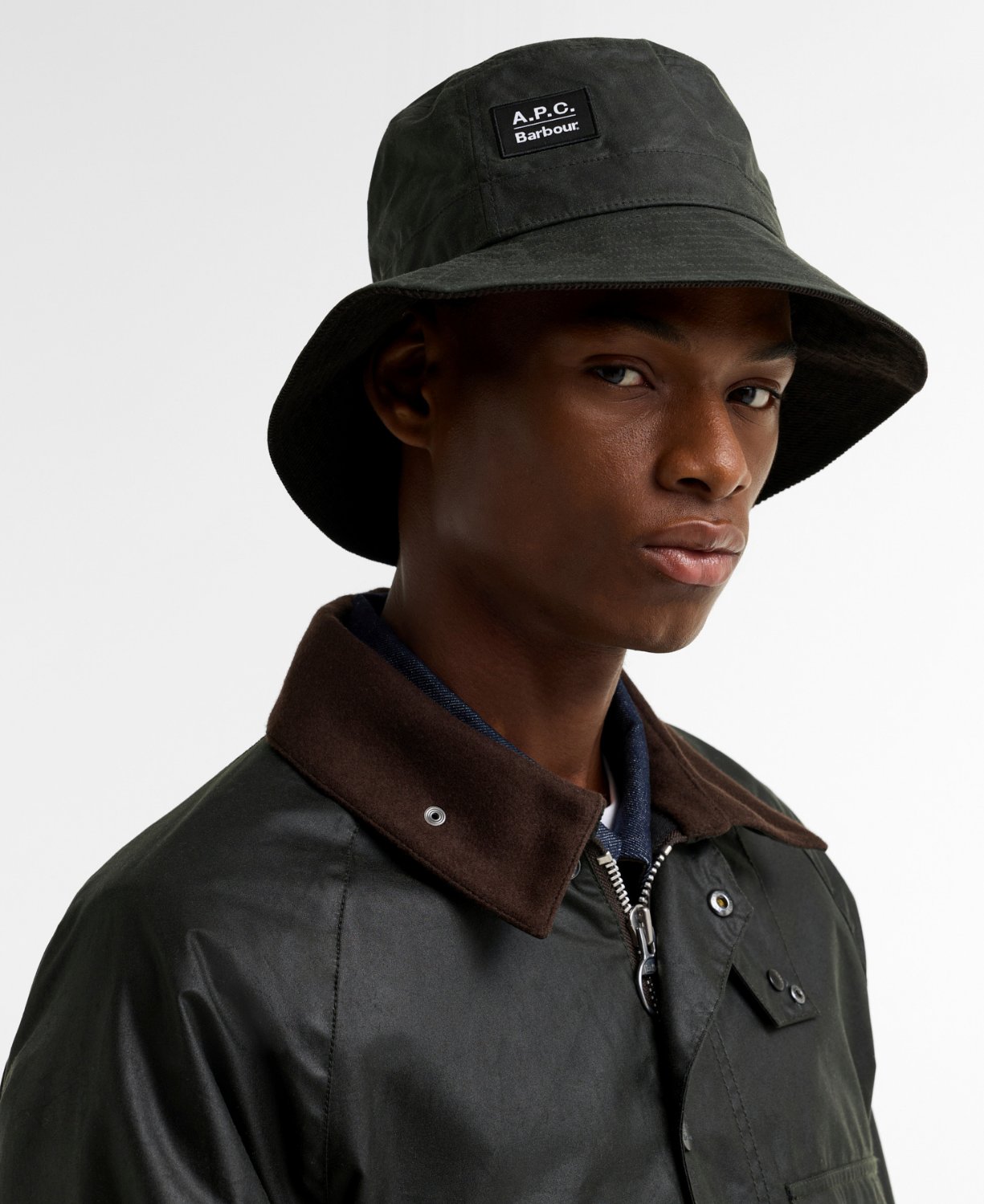 Barbour x A.P.C. Yağlı Bucket Şapka