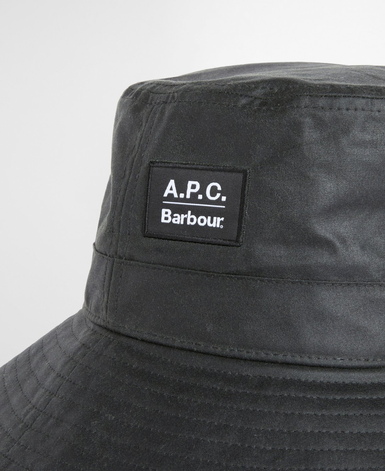 Barbour x A.P.C. Yağlı Bucket Şapka