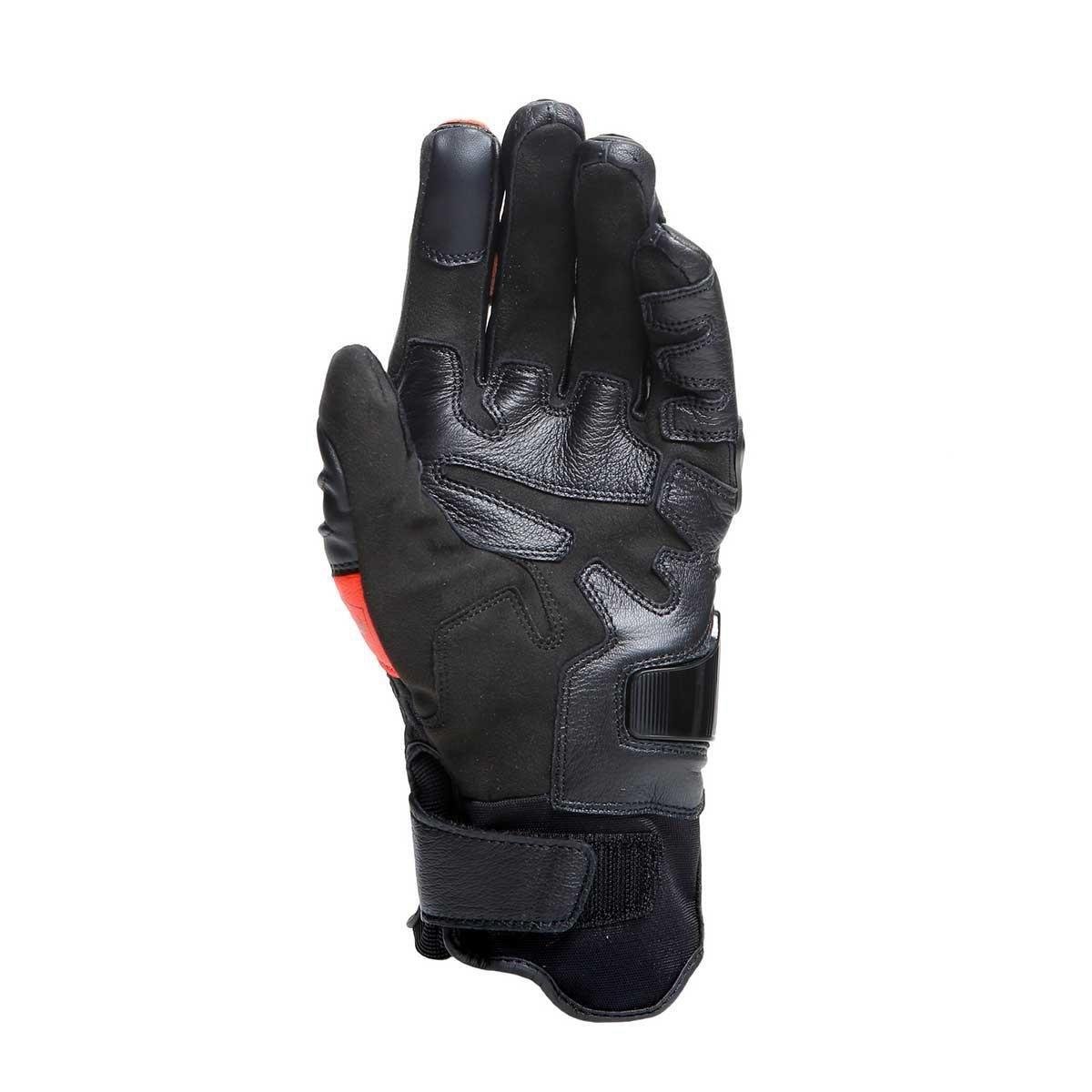 DAINESE CARBON 4 SHORT BLACK FLUO RED ELDIVENDaineseDeri EldivenlerDAINESE CARBON 4 SHORT BLACK FLUO RED ELDIVENDAINESE CARBON 4 SHORT BLACK FLUO RED ELDIVEN