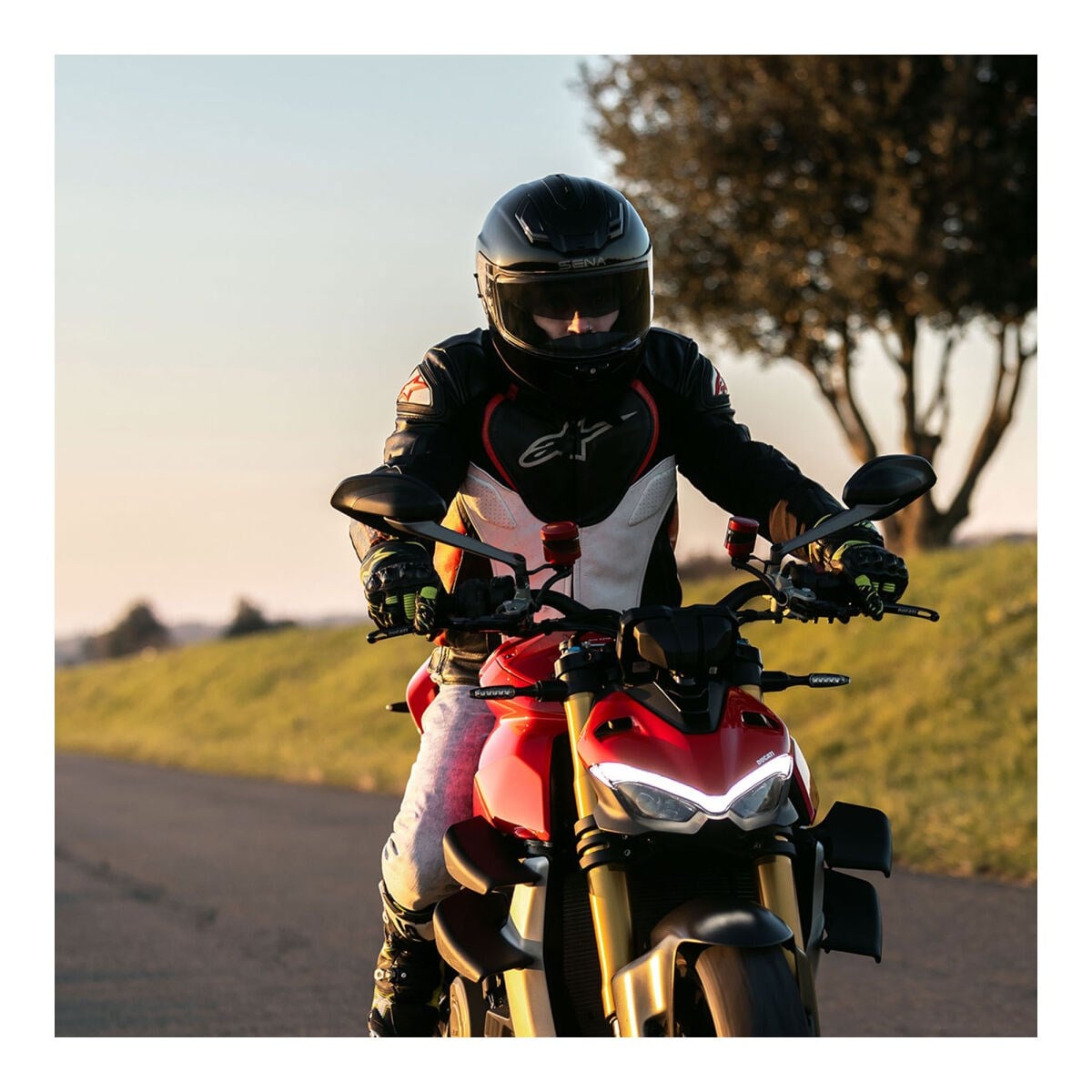 SENA PHANTOM INTERKOMLU MOTOSİKLET KASKI BEYAZSCORPIONİnterkomlu Kasklar