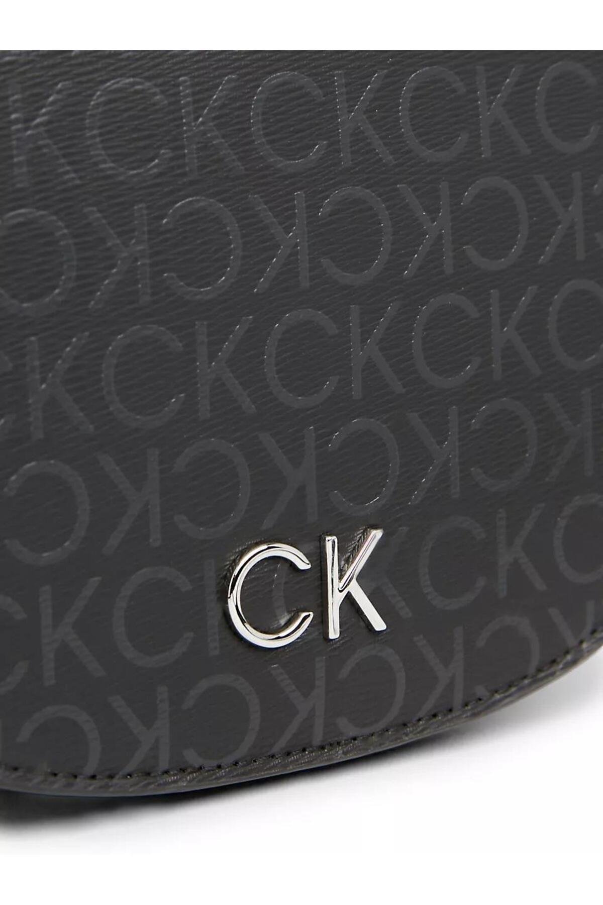 CK DAILY SADDLE BAG_EPI MONO
