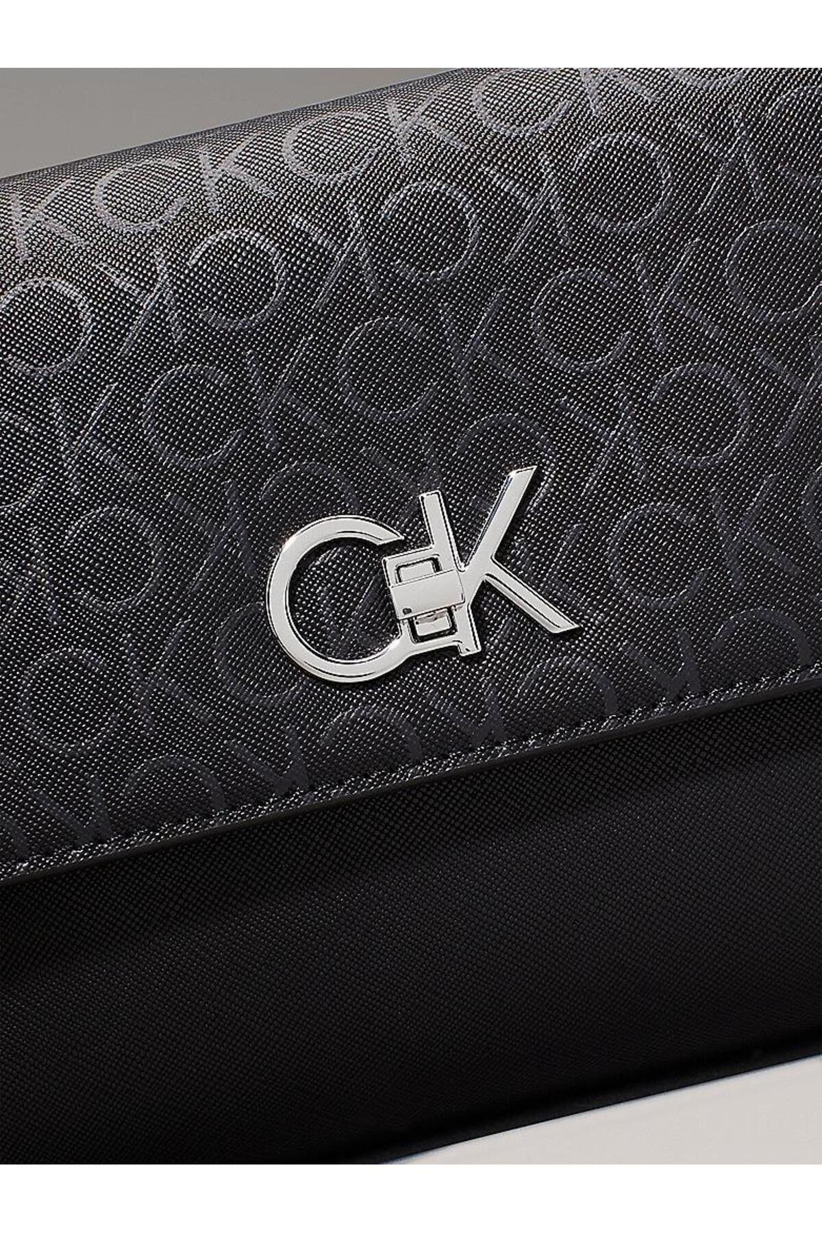 Kadın Re-lock Convertible Omuz Çantası - Monogram Desenli, Şık Ve Rahat Tasarım