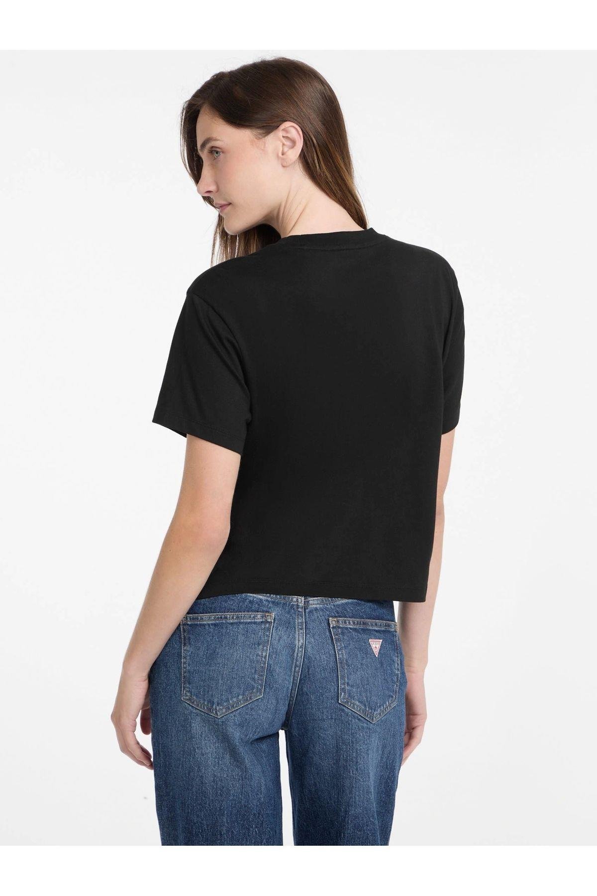 Kadın Siyah Boxy Mini Üçgen Logolu T-shirt