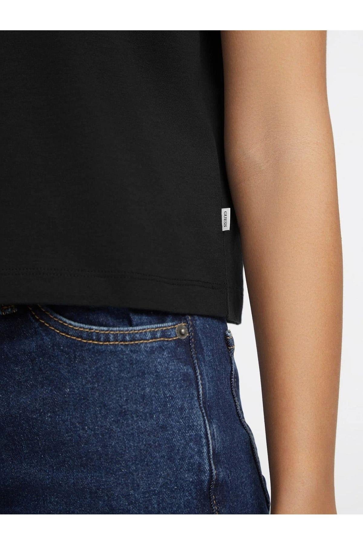 Kadın Siyah Boxy Mini Üçgen Logolu T-shirt