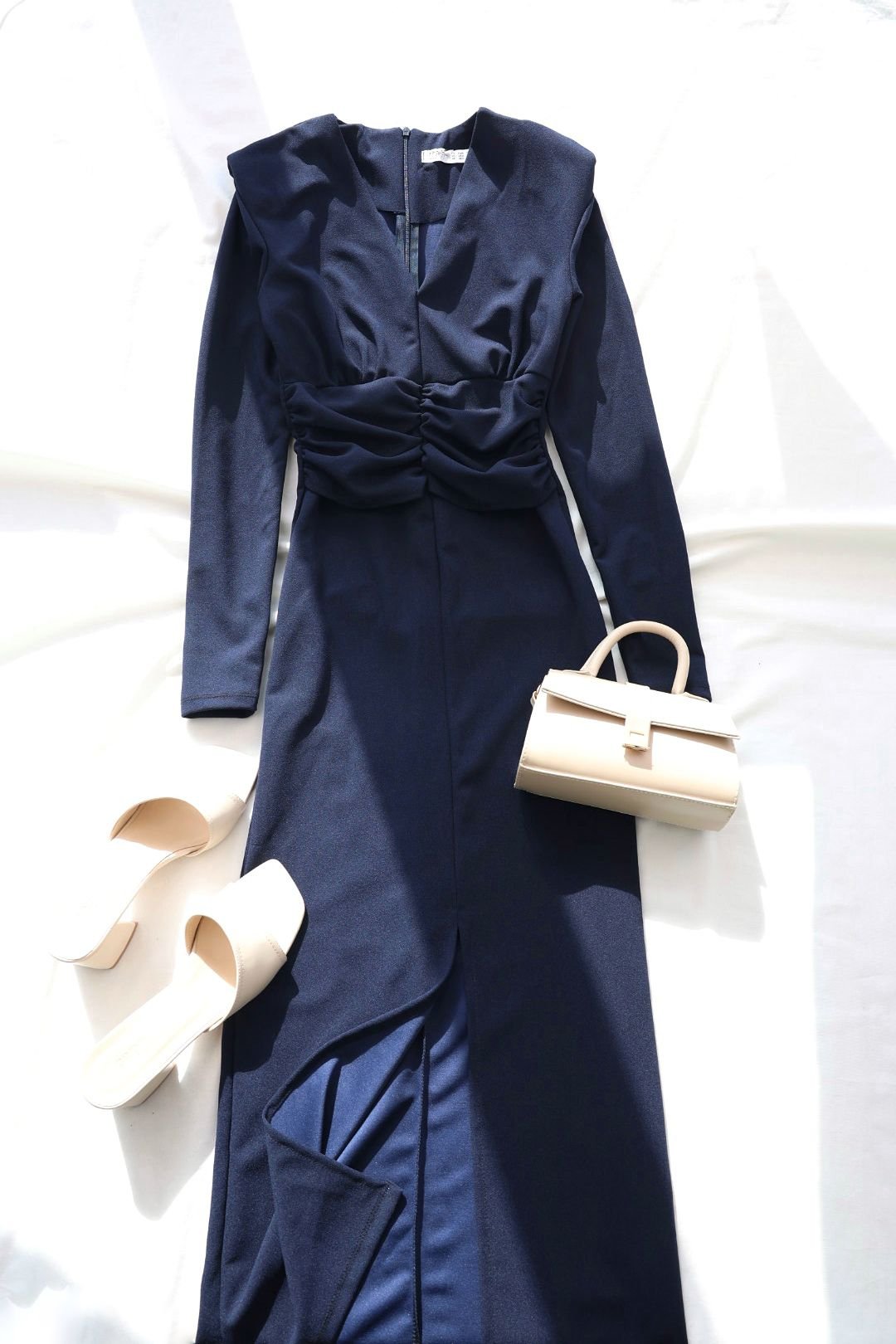 ElbiseBel Büzgülü Yırtmaçlı Elbise