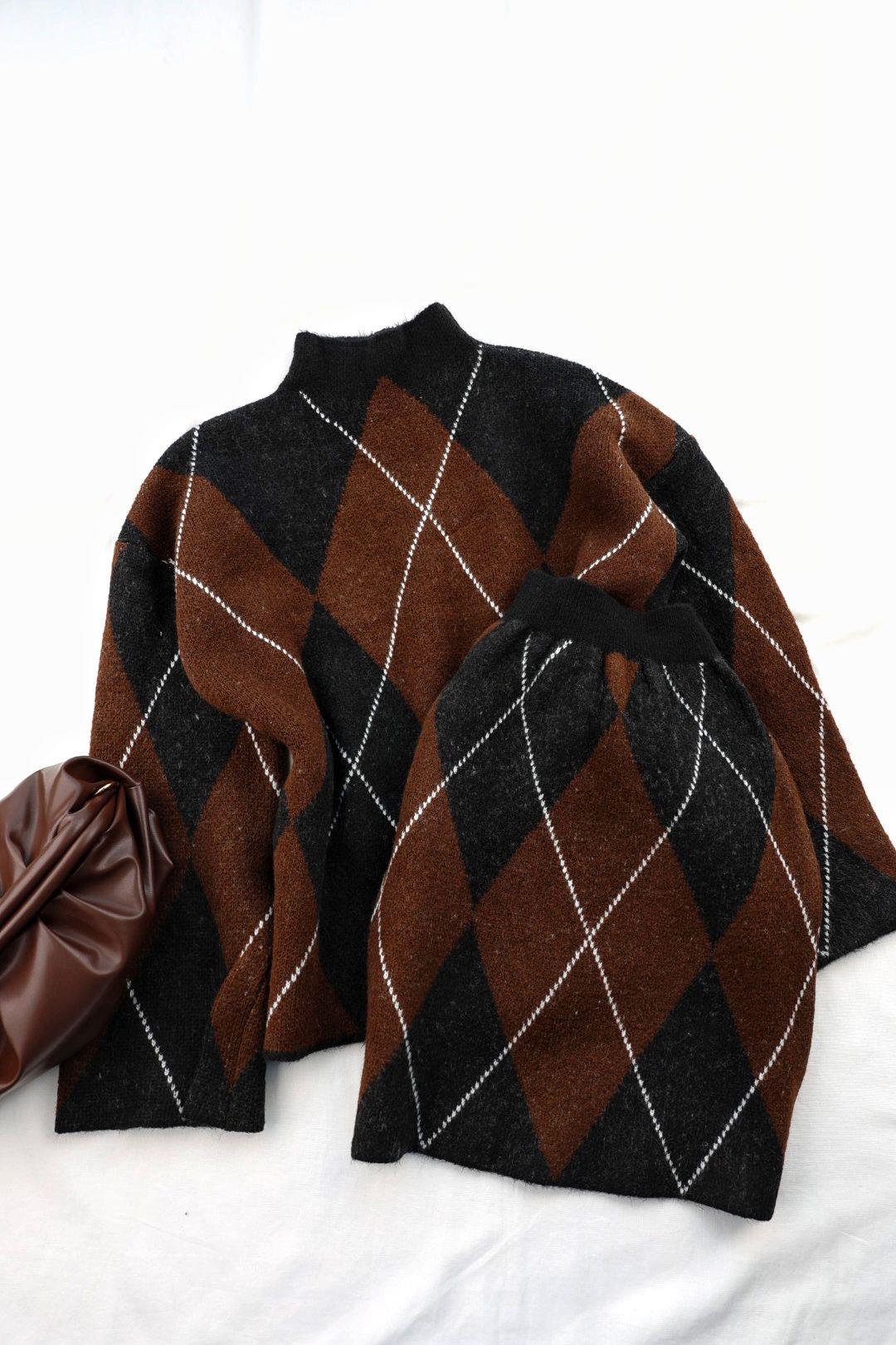 Etekli TakımBaklava Desen Kazak Etek Takım