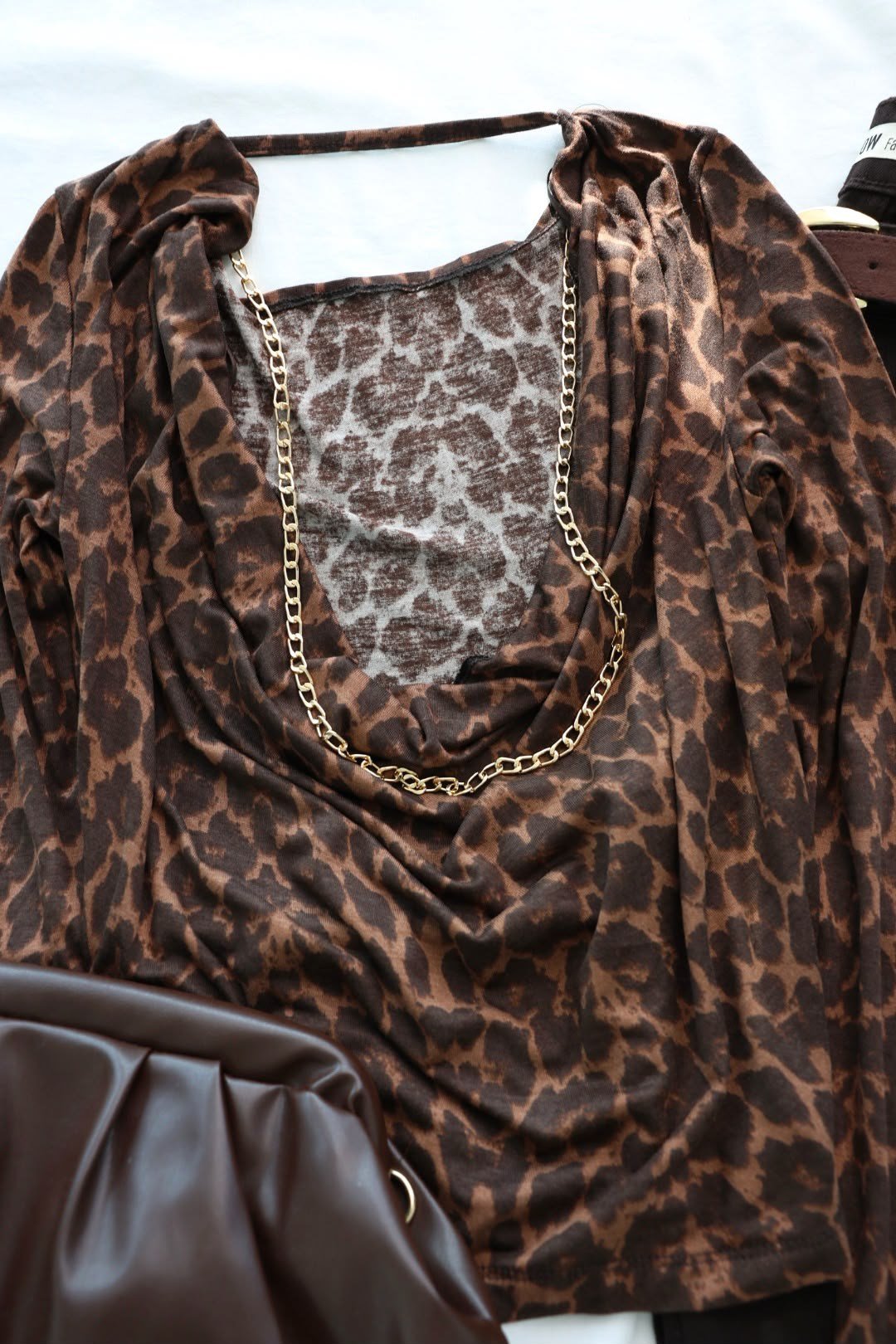 BluzSırt Açık Zincir Detaylı Leopar Bluz