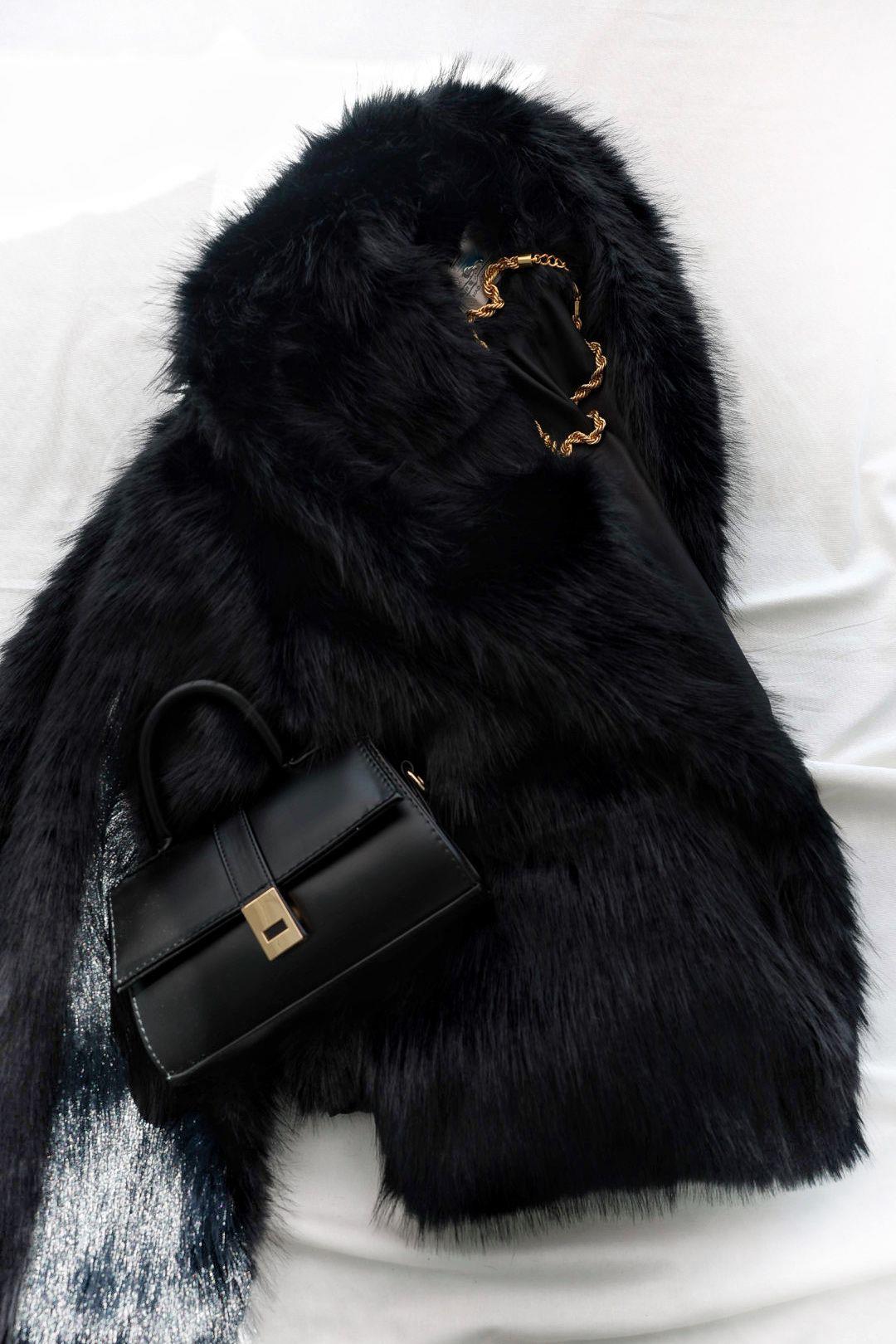 MontŞal Yaka Astarlı Kürk